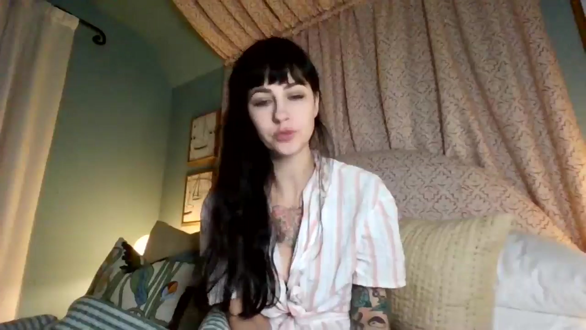 Gallery image thumbnail from MargotMills_'s myfreecams stream on, 11/14/2025, 22:18 image 8 of 20