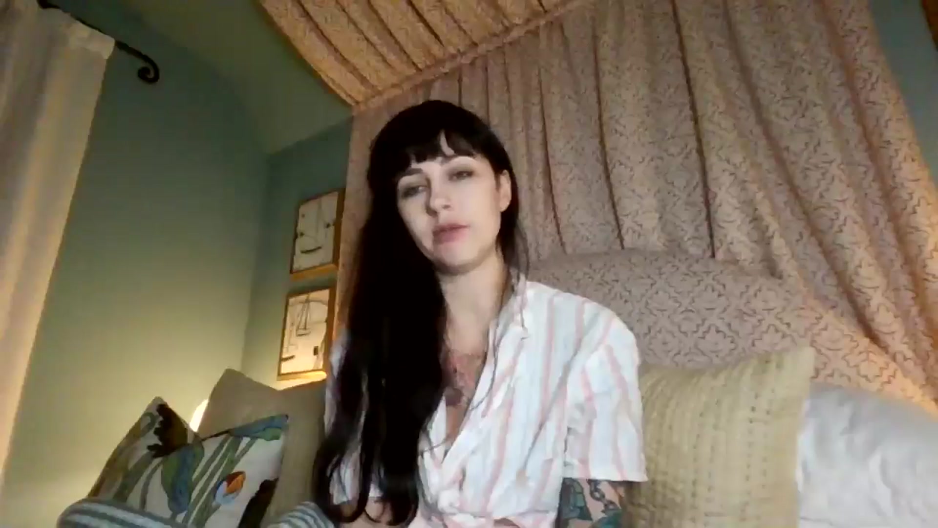 Gallery image thumbnail from MargotMills_'s myfreecams stream on, 11/14/2025, 22:18 image 10 of 20