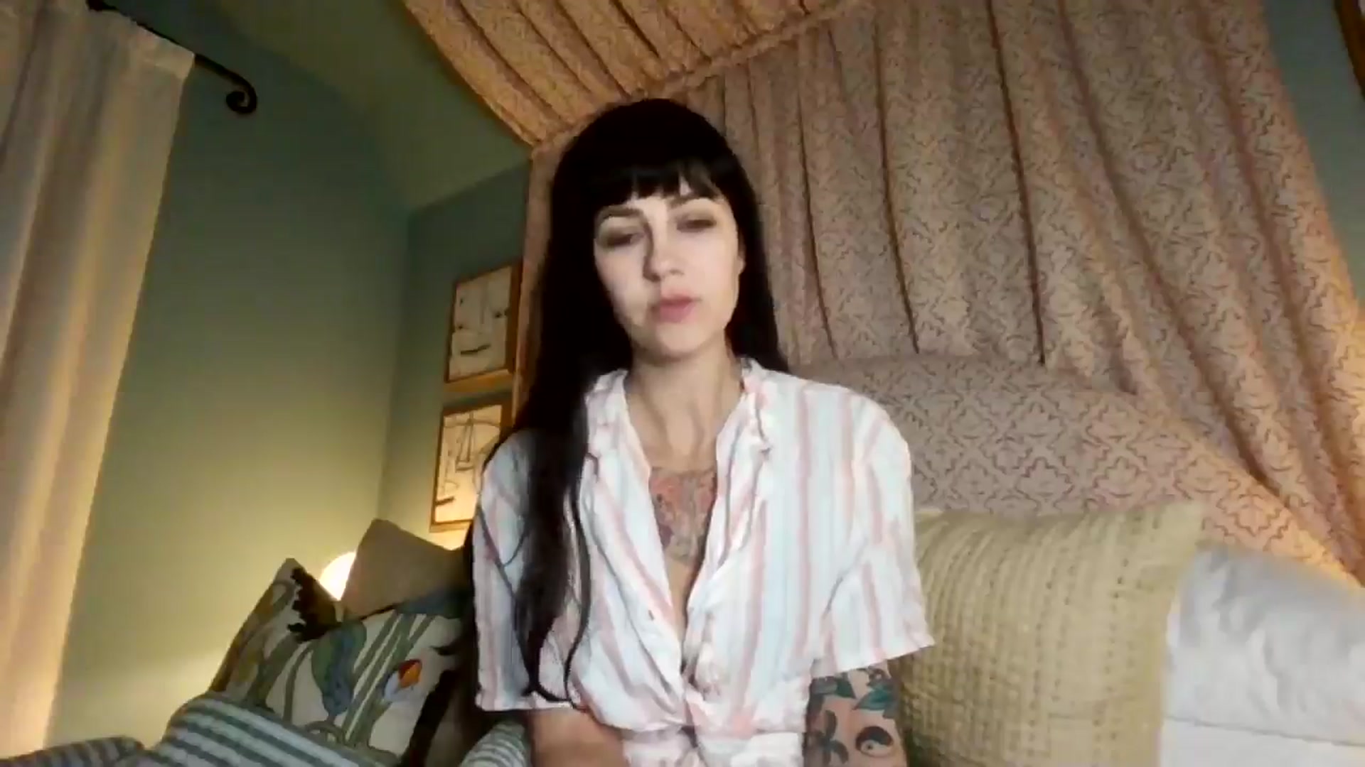 Gallery image thumbnail from MargotMills_'s myfreecams stream on, 11/14/2025, 22:18 image 7 of 20
