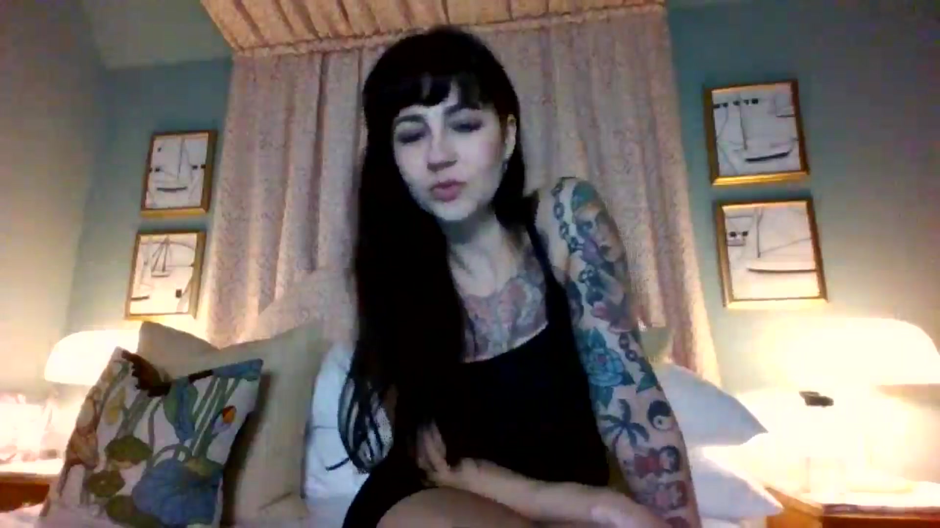 Gallery image thumbnail from MargotMills_'s myfreecams stream on, 11/23/2025, 24:22 image 4 of 20