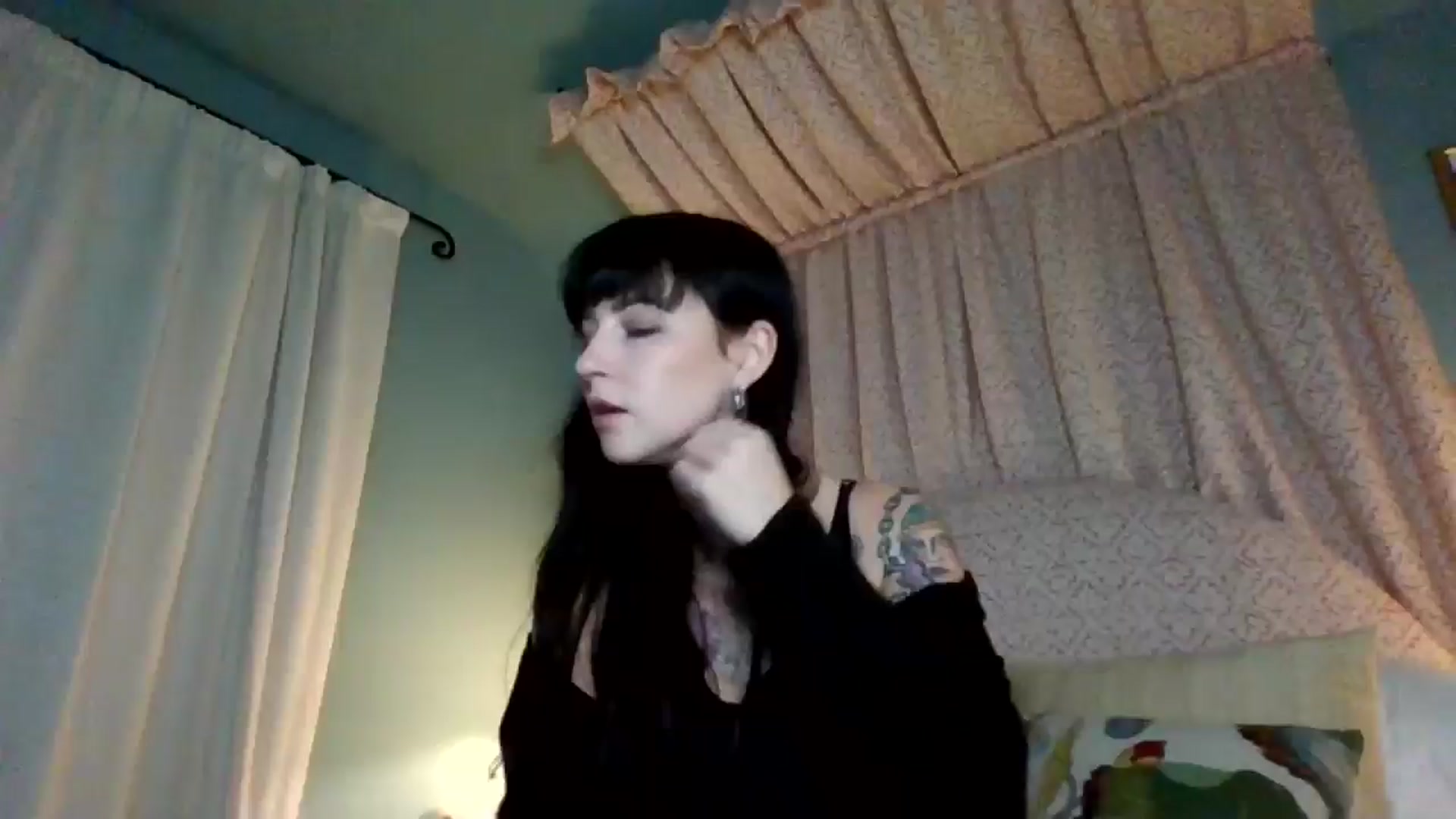 Gallery image thumbnail from MargotMills_'s myfreecams stream on, 11/23/2025, 21:34 image 1 of 20