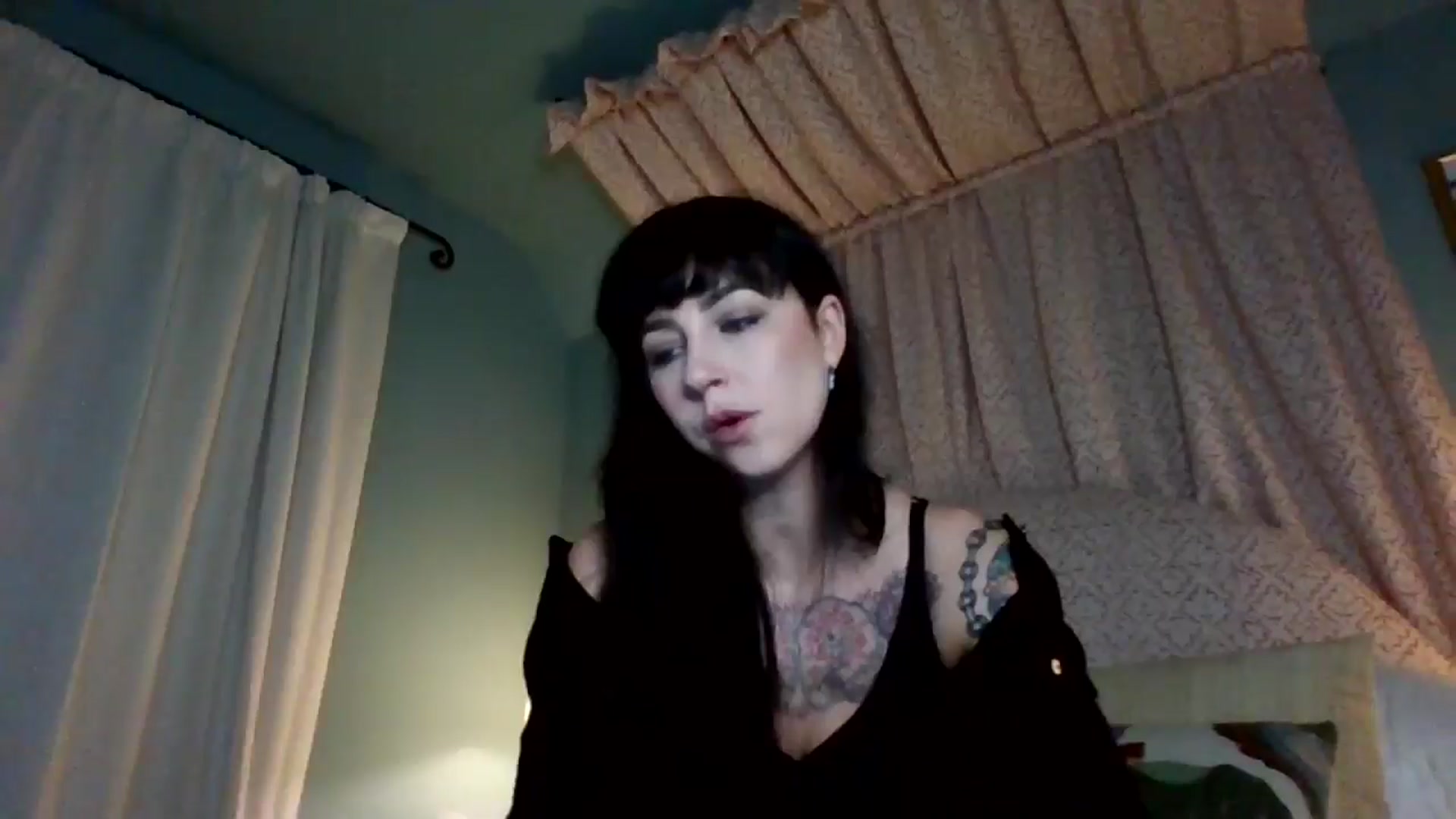 Gallery image thumbnail from MargotMills_'s myfreecams stream on, 11/23/2025, 21:34 image 16 of 20