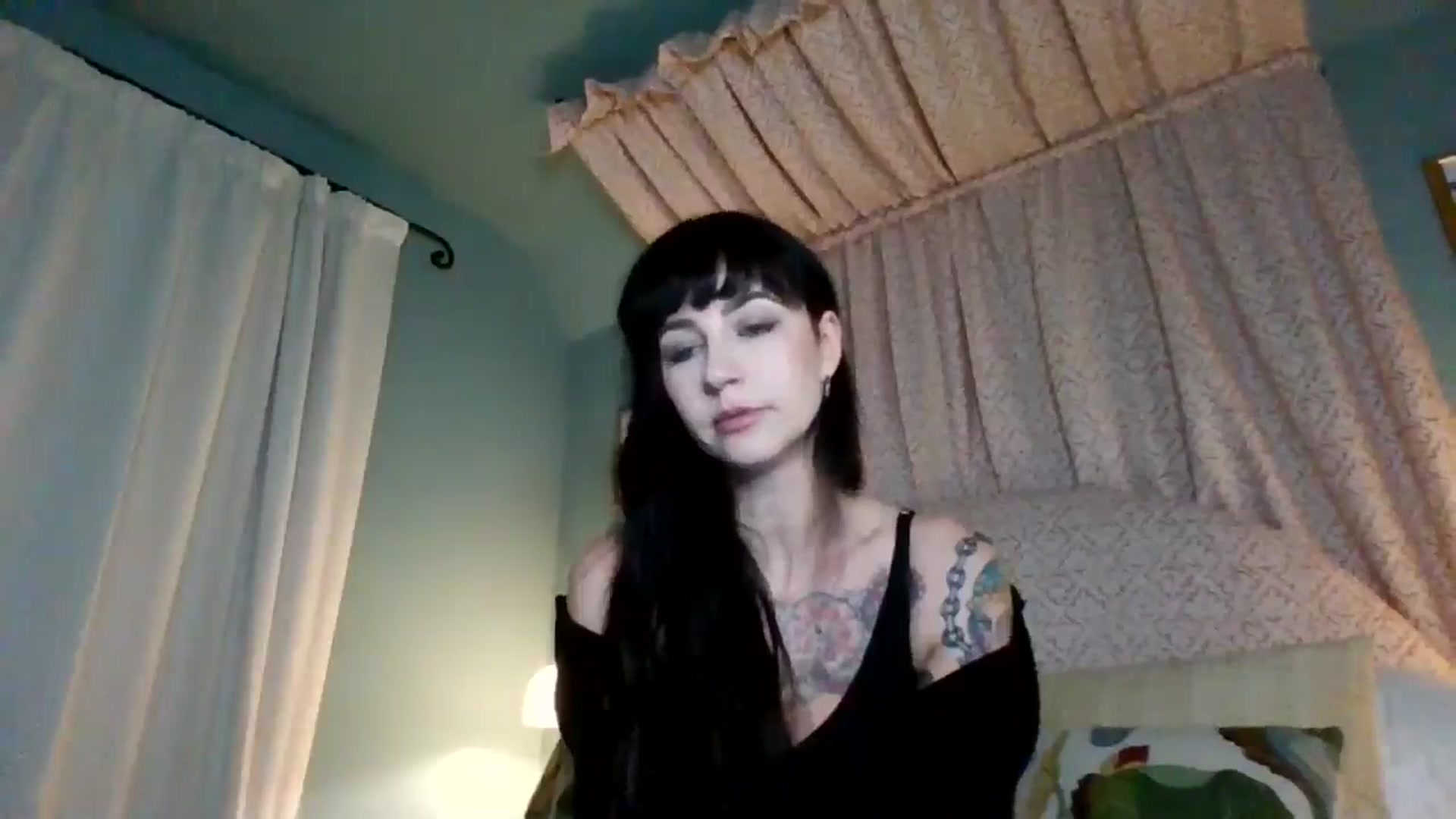 Gallery image thumbnail from MargotMills_'s myfreecams stream on, 11/23/2025, 21:34 image 8 of 20