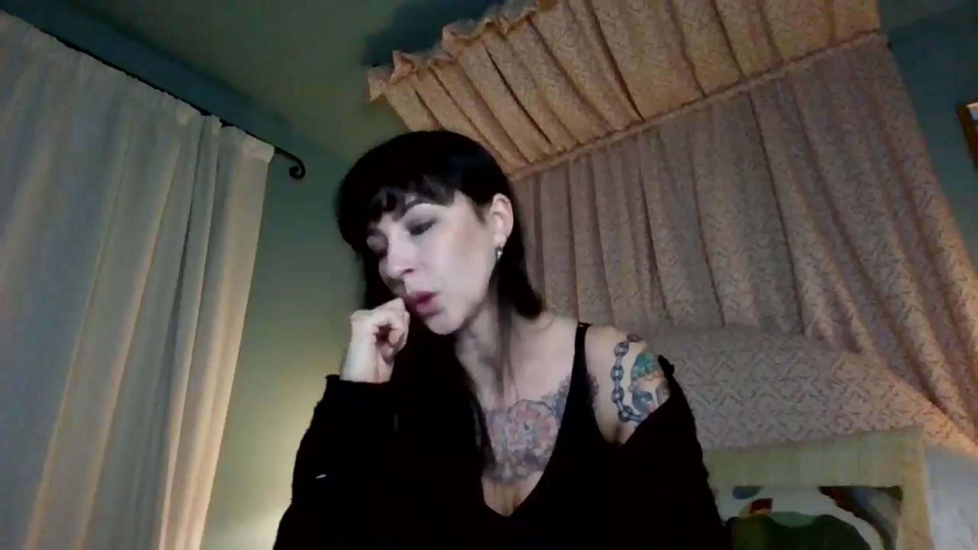 Gallery image thumbnail from MargotMills_'s myfreecams stream on, 11/23/2025, 21:34 image 7 of 20