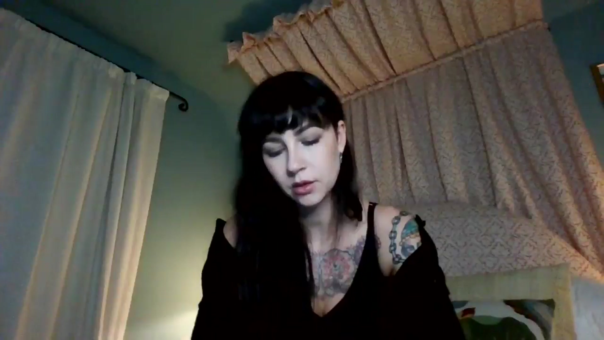 Gallery image thumbnail from MargotMills_'s myfreecams stream on, 11/23/2025, 21:34 image 15 of 20