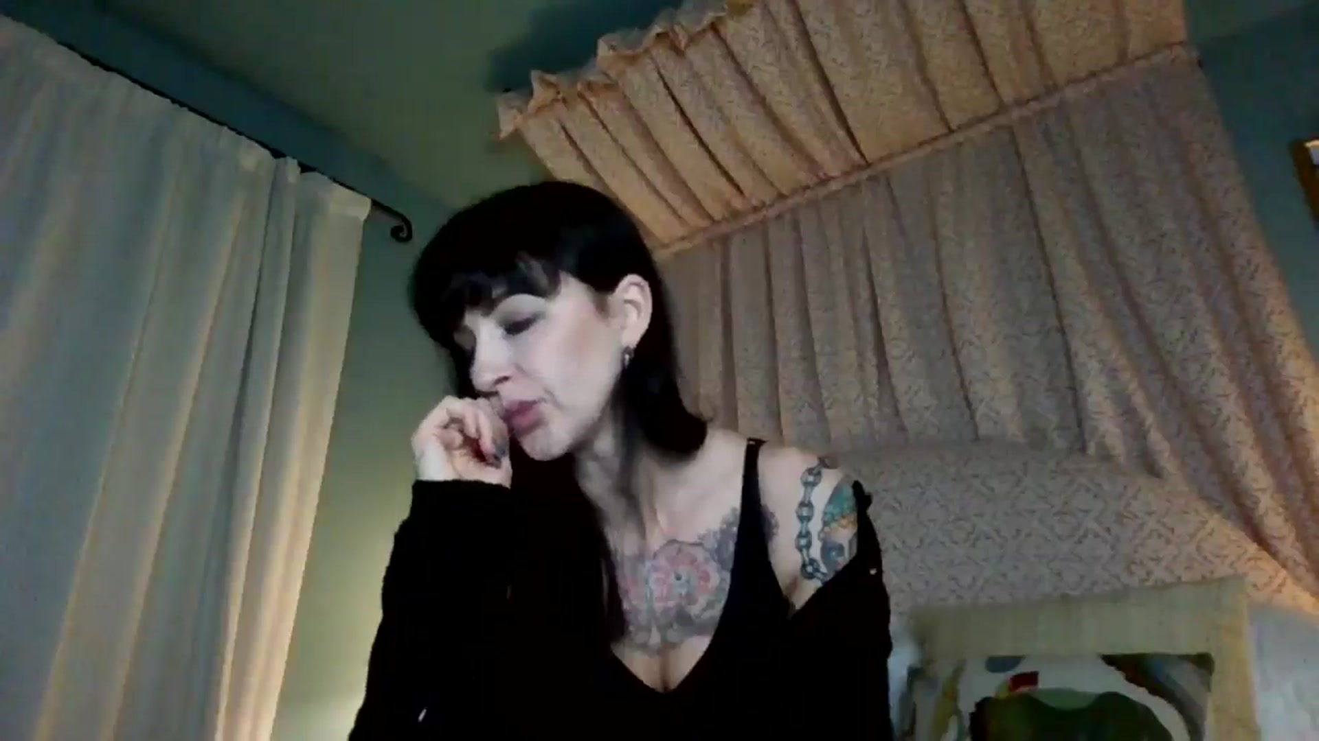 Gallery image thumbnail from MargotMills_'s myfreecams stream on, 11/23/2025, 21:34 image 10 of 20