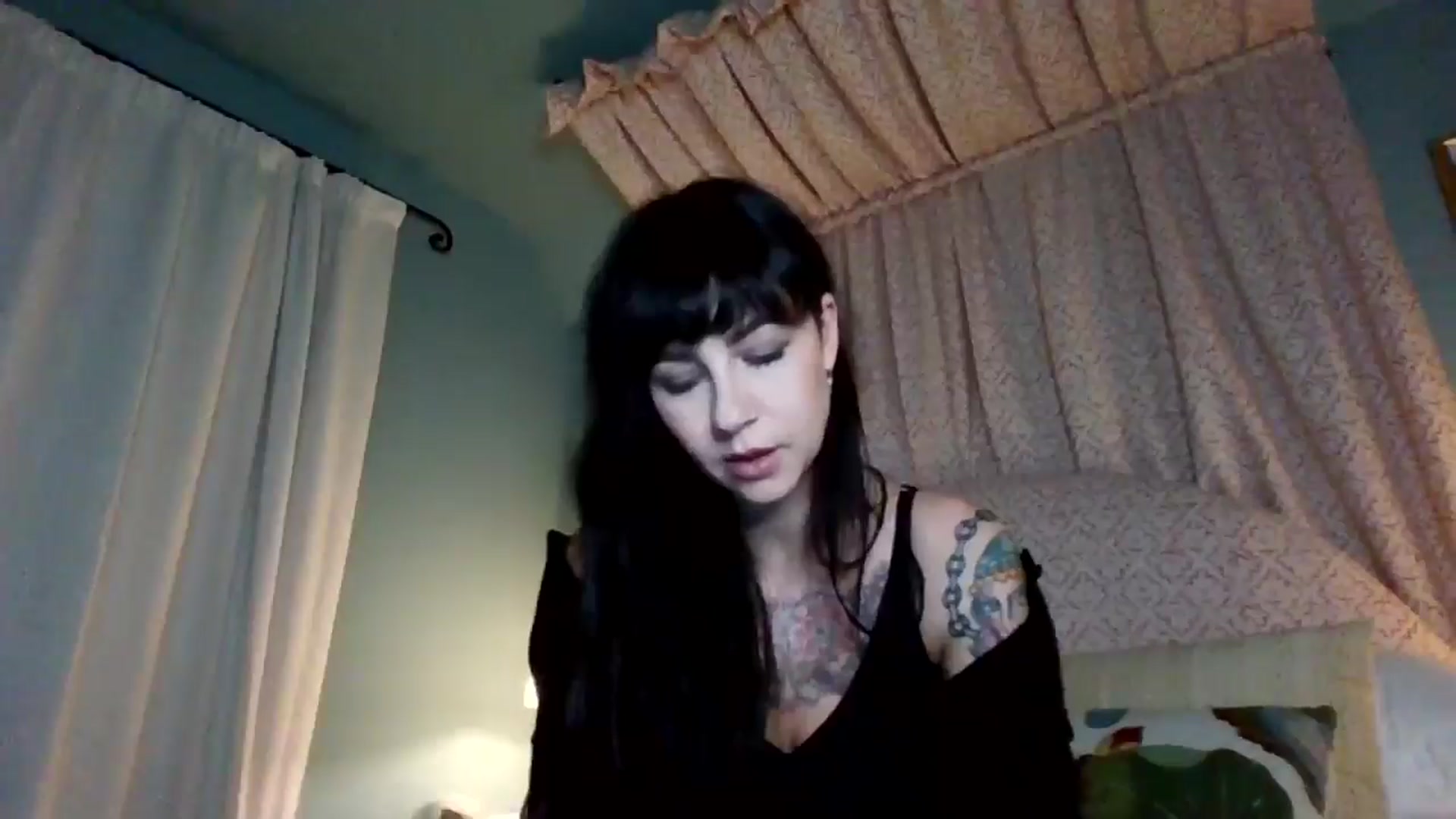 Gallery image thumbnail from MargotMills_'s myfreecams stream on, 11/23/2025, 21:34 image 19 of 20
