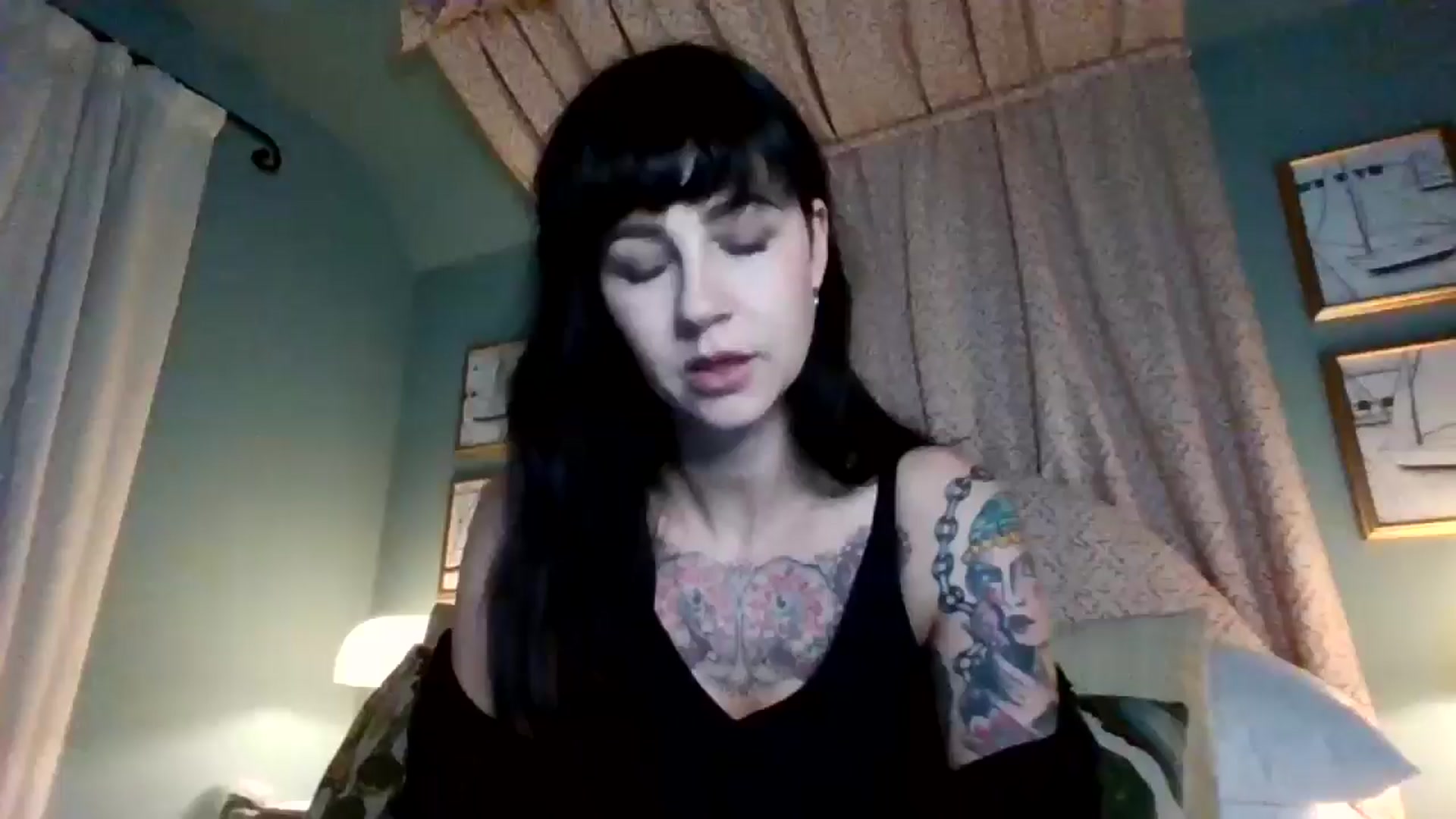 Gallery image thumbnail from MargotMills_'s myfreecams stream on, 11/23/2025, 22:22 image 12 of 20