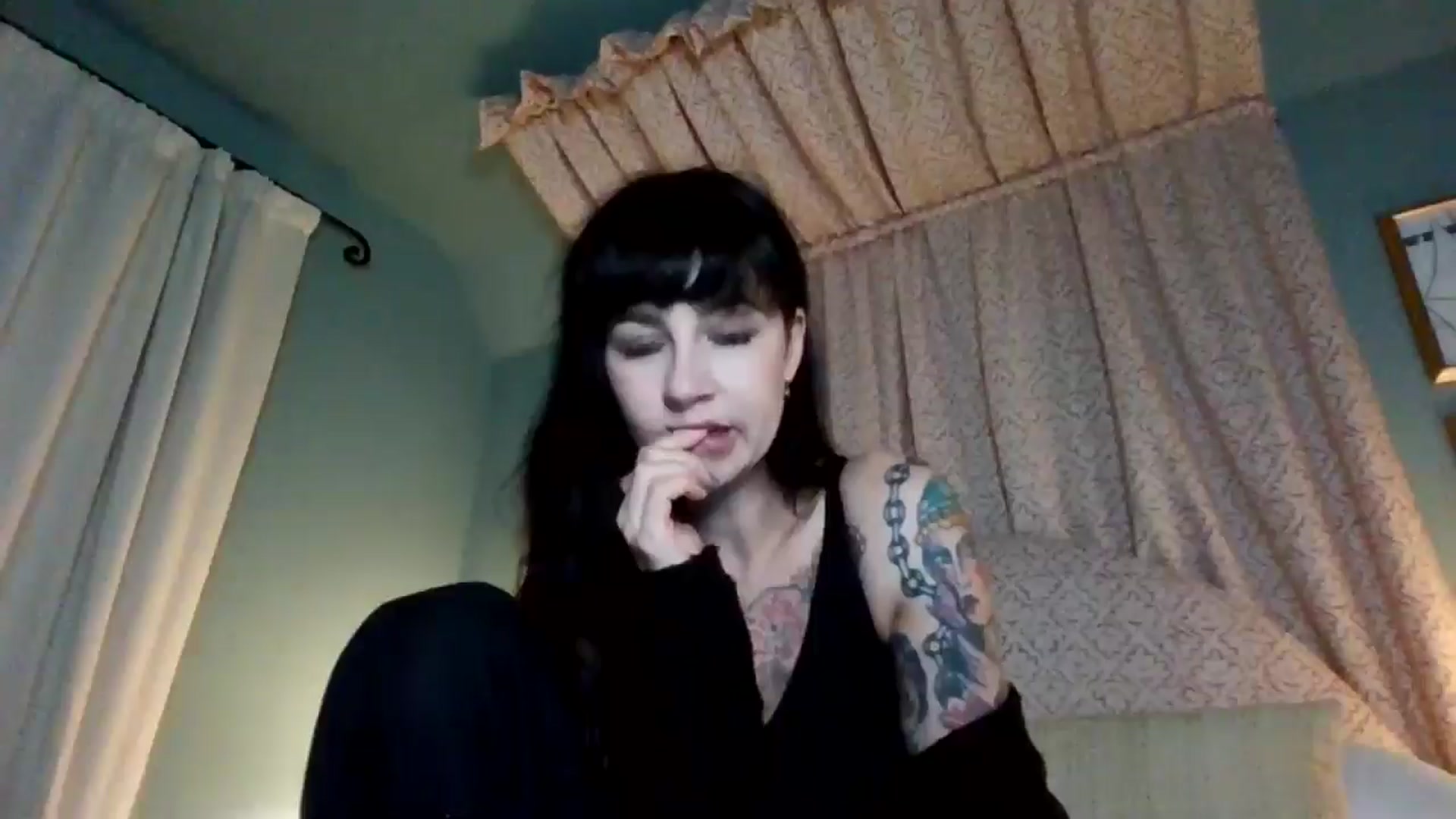 Gallery image thumbnail from MargotMills_'s myfreecams stream on, 11/23/2025, 22:22 image 19 of 20