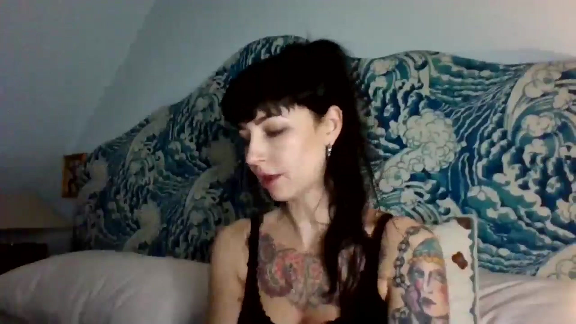 Gallery image thumbnail from MargotMills_'s myfreecams stream on, 12/15/2025, 21:59 image 9 of 20