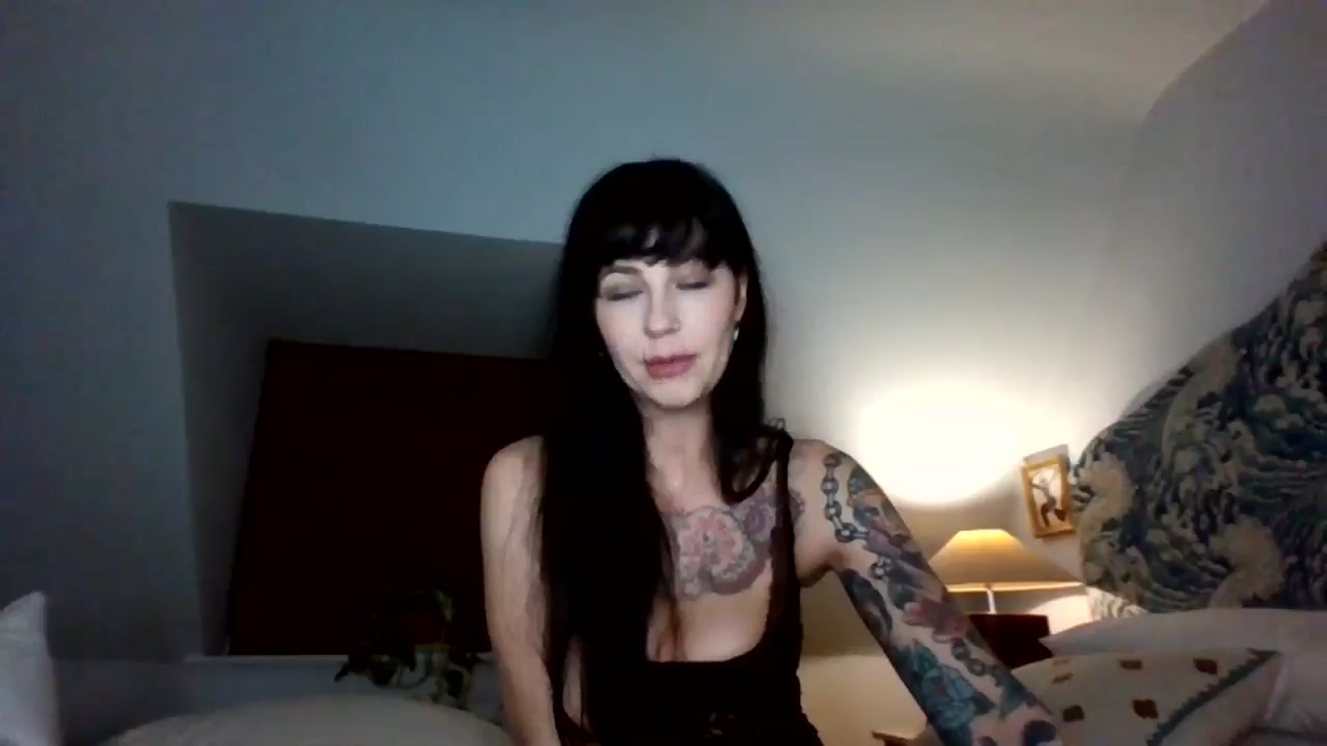 Gallery image thumbnail from MargotMills_'s myfreecams stream on, 02/05/2026, 22:37 image 15 of 20
