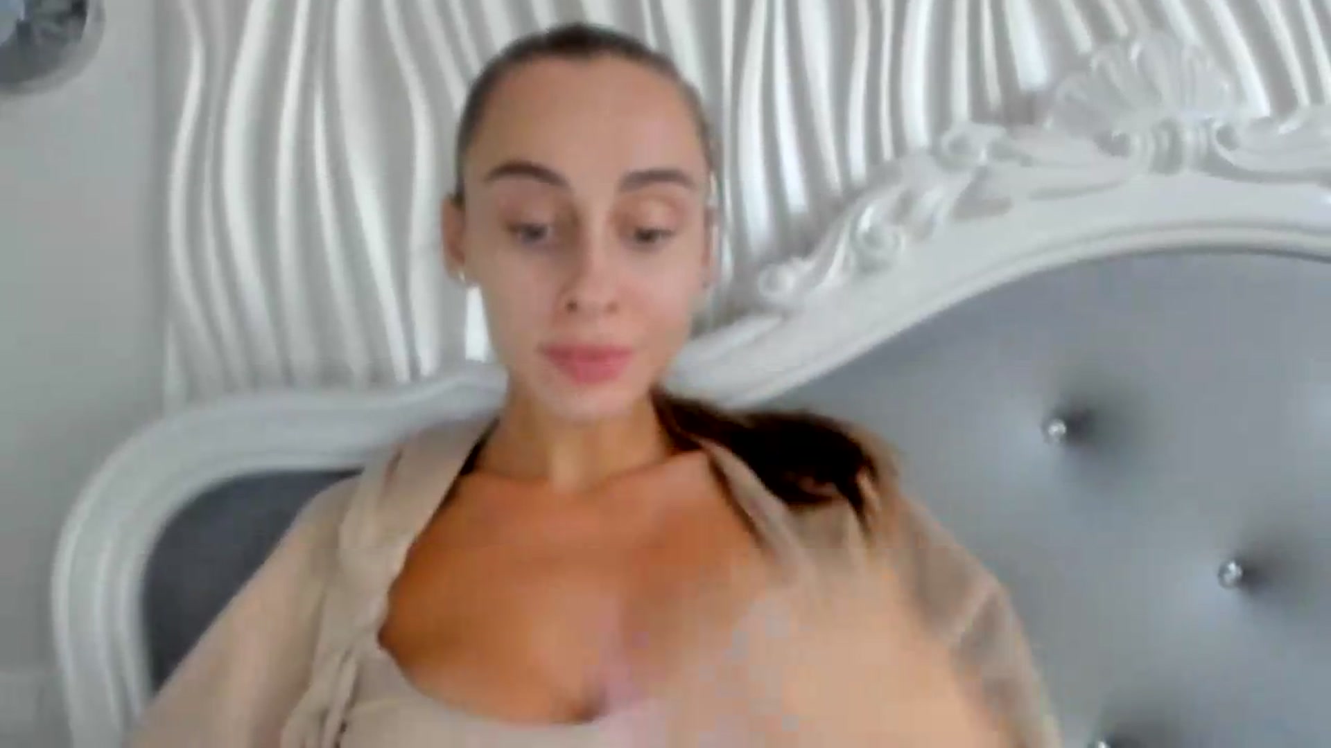 Gallery image thumbnail from MariLuxe's myfreecams stream on, 09/17/2026, 15:45 image 18 of 20