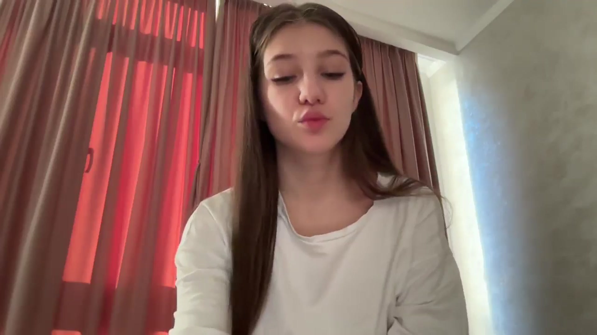 Gallery image thumbnail from MariRi's myfreecams stream on, 12/16/2024, 07:03 image 13 of 20