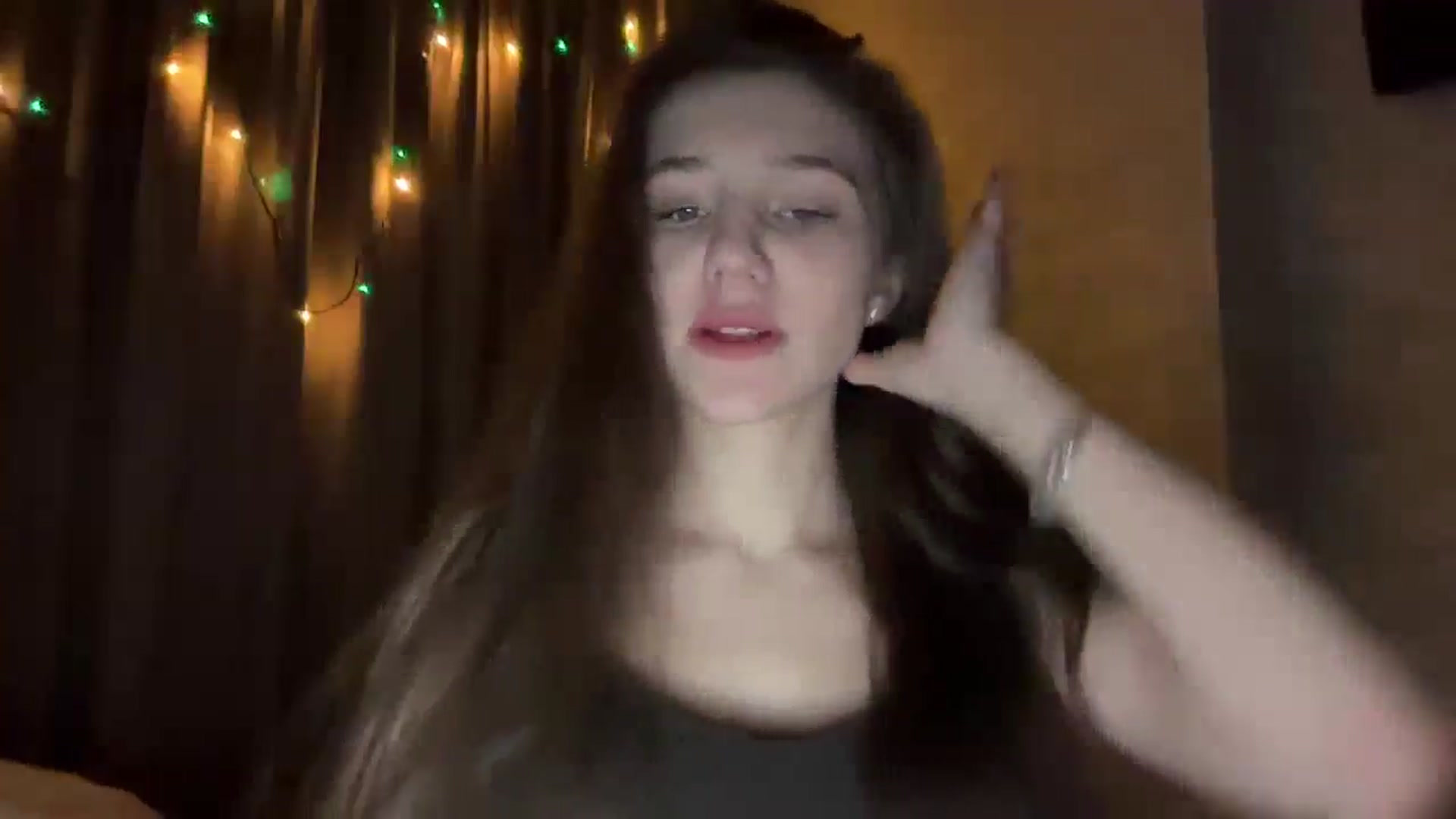Gallery image thumbnail from MariRi's myfreecams stream on, 12/24/2024, 24:26 image 12 of 20