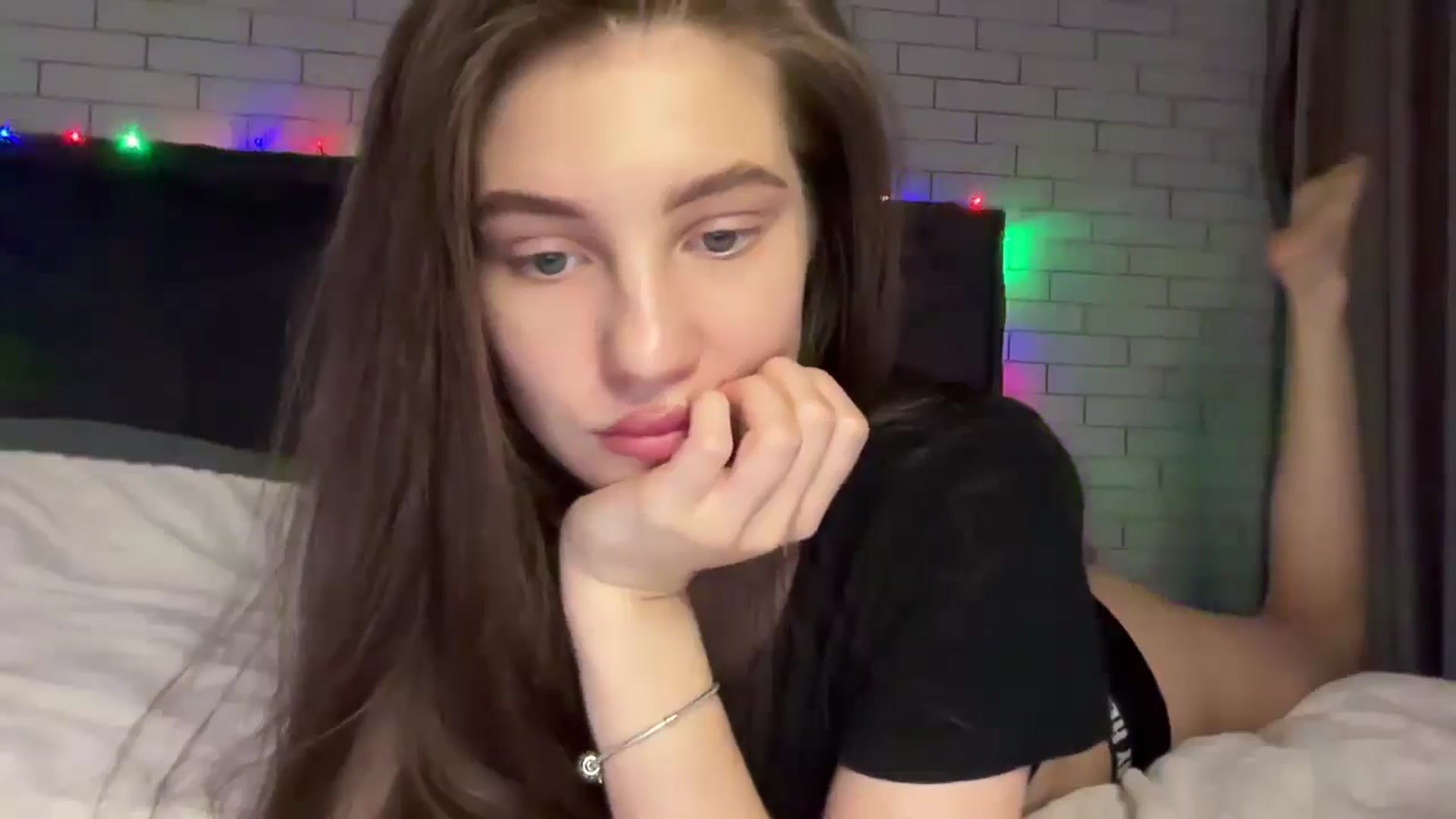 Gallery image thumbnail from MariRi's myfreecams stream on, 12/27/2024, 01:06 image 7 of 20