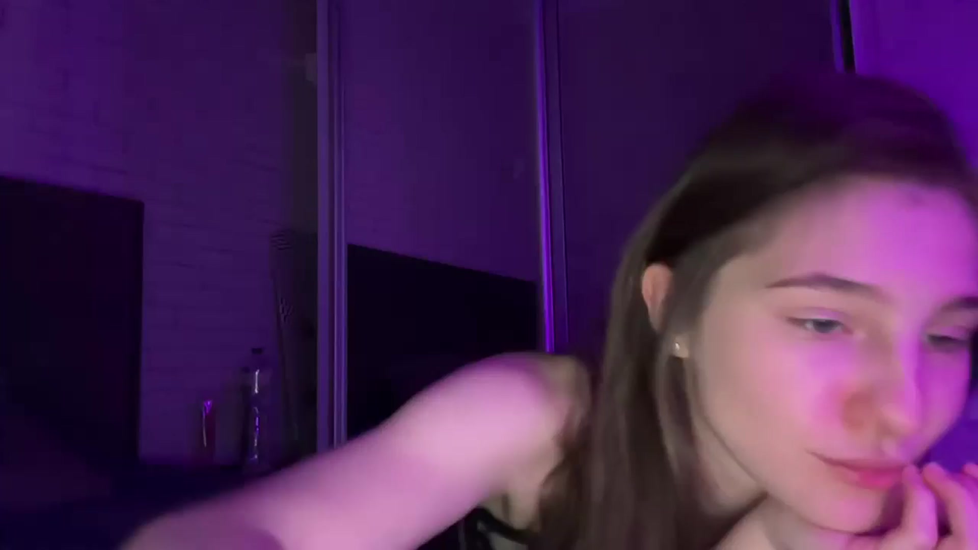 Gallery image thumbnail from MariRi's myfreecams stream on, 01/17/2025, 01:31 image 20 of 20