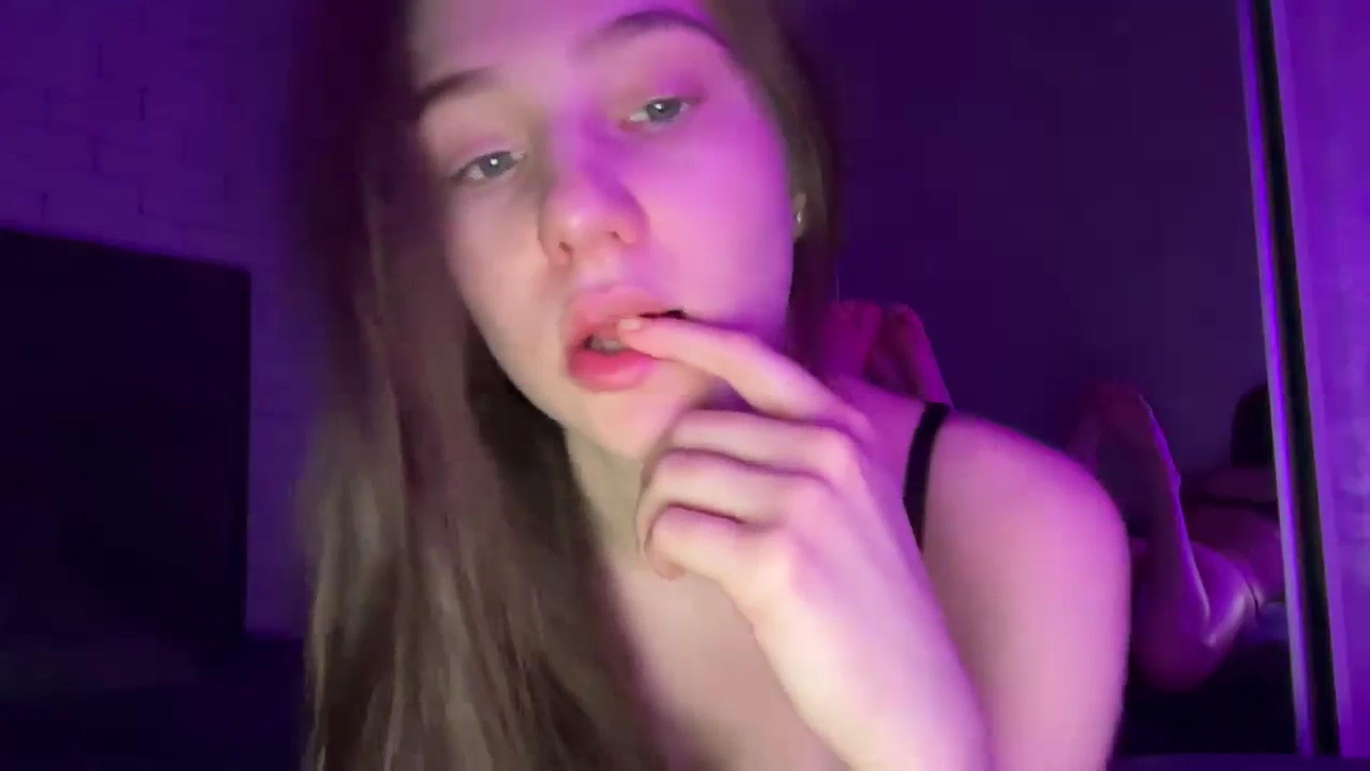 Gallery image thumbnail from MariRi's myfreecams stream on, 01/17/2025, 01:31 image 19 of 20