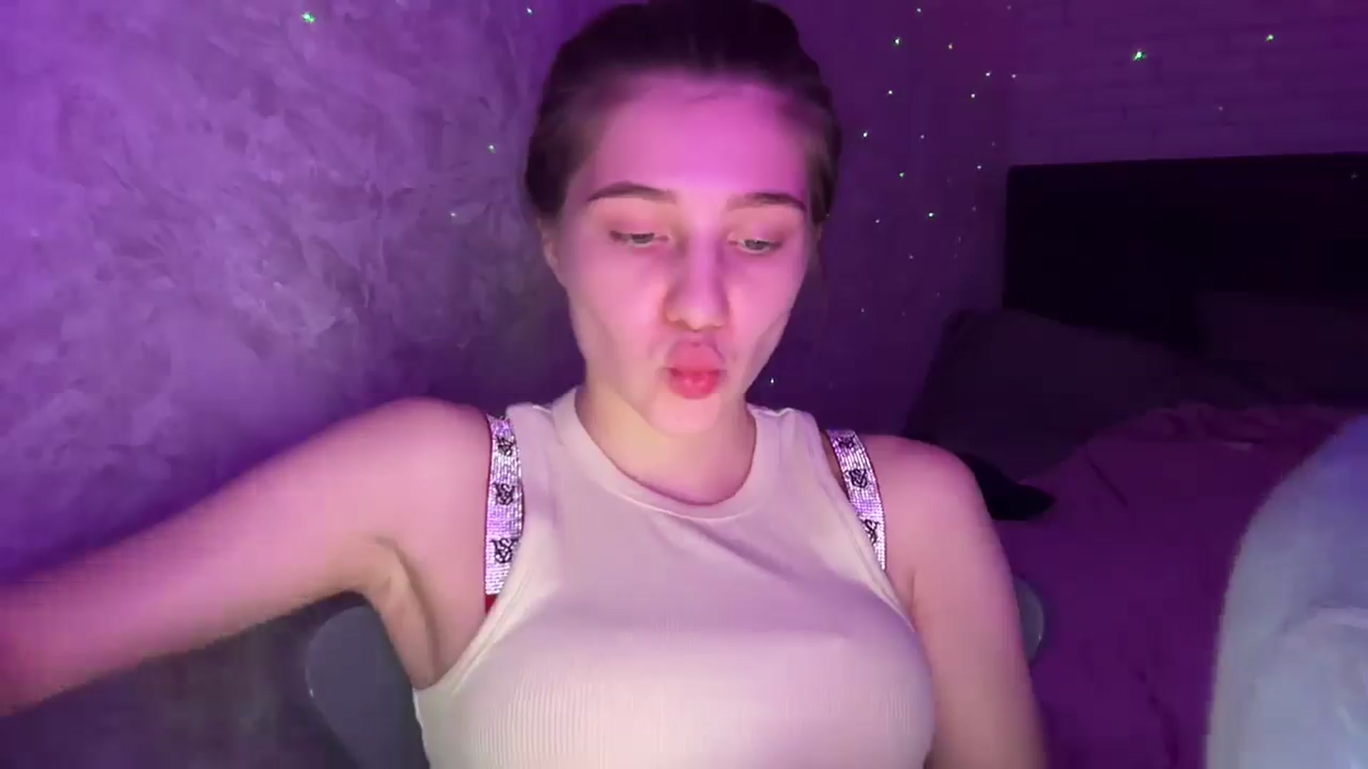 Gallery image thumbnail from MariRi's myfreecams stream on, 01/29/2025, 08:13 image 15 of 20