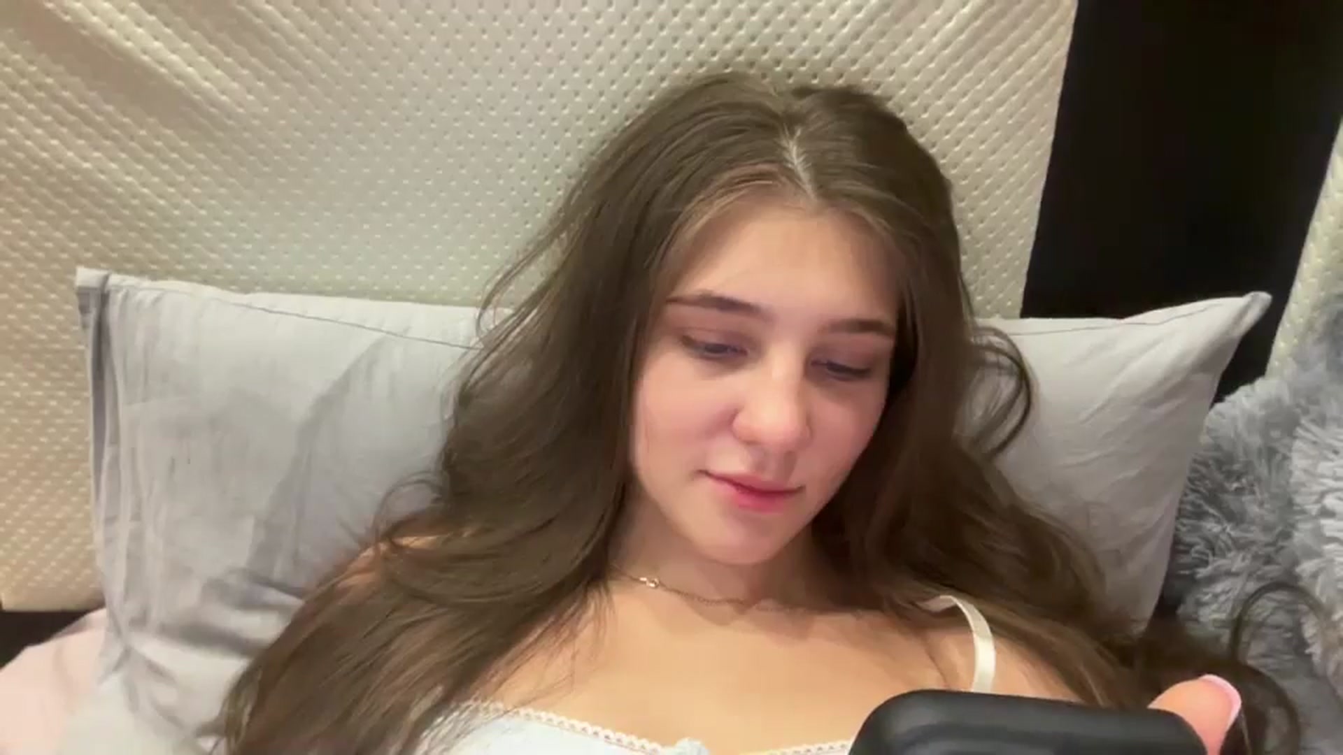 Gallery image thumbnail from MariRi's myfreecams stream on, 06/24/2025, 24:31 image 11 of 20