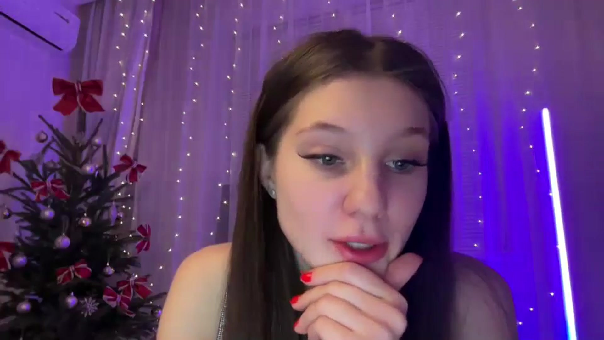 Gallery image thumbnail from MariRi's myfreecams stream on, 01/02/2026, 05:36 image 7 of 20