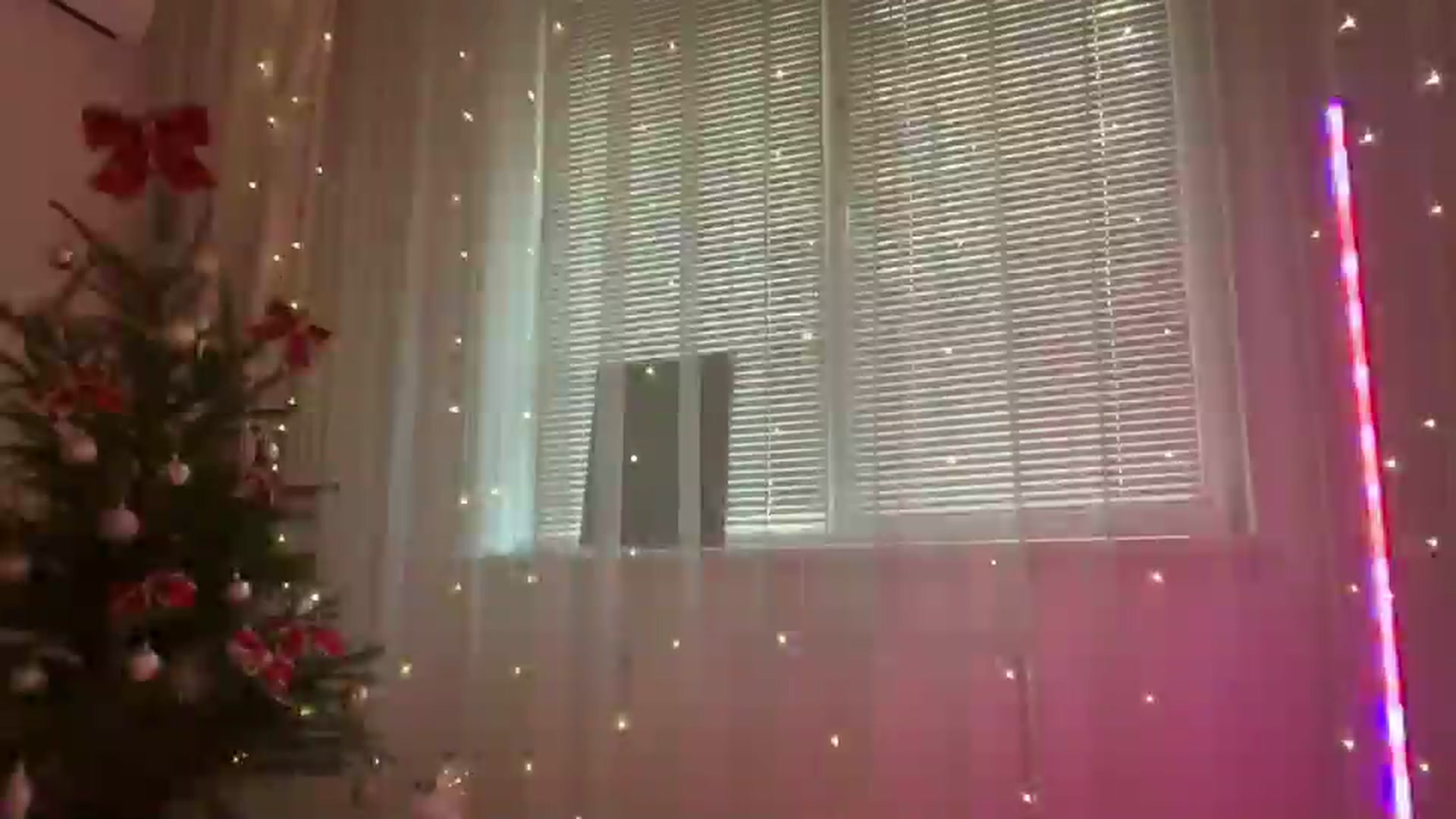 Gallery image thumbnail from MariRi's myfreecams stream on, 01/06/2026, 10:29 image 10 of 20