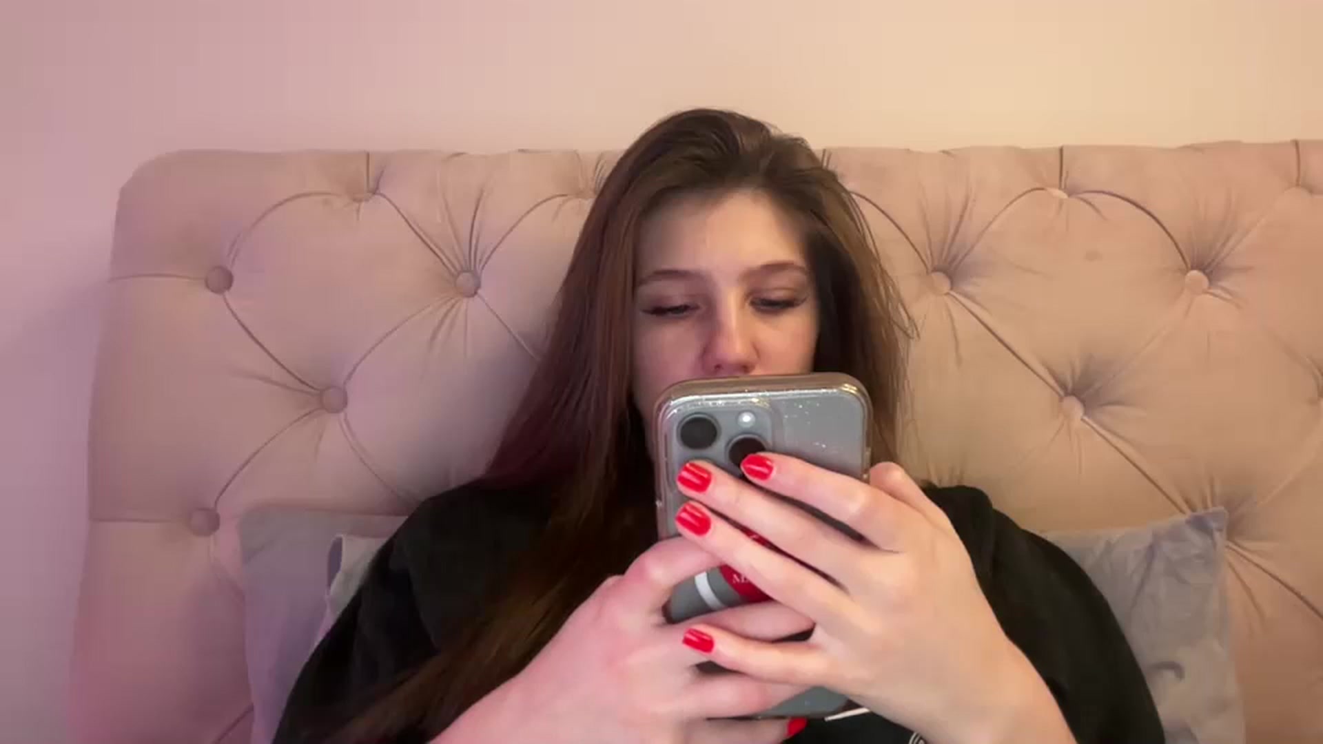 Gallery image thumbnail from MariRi's myfreecams stream on, 01/06/2026, 10:29 image 6 of 20