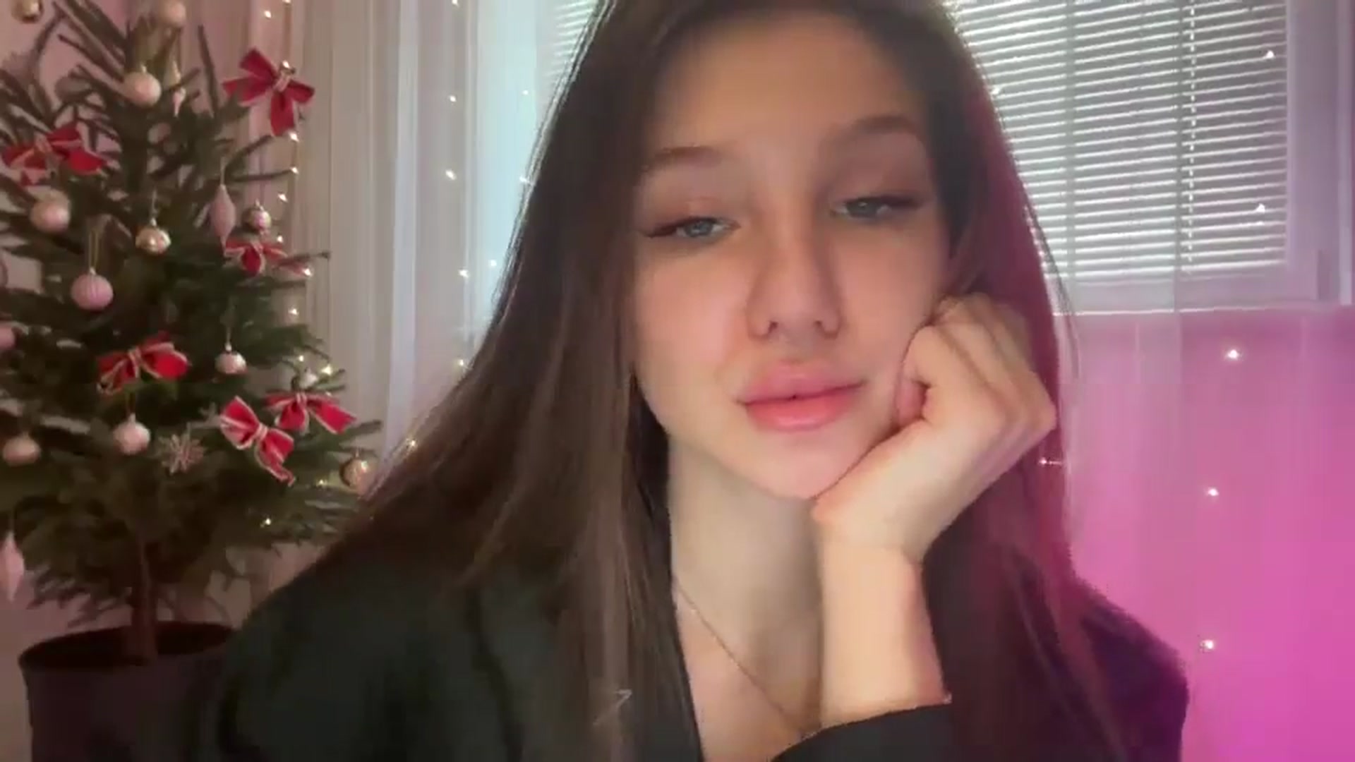 Gallery image thumbnail from MariRi's myfreecams stream on, 01/06/2026, 10:29 image 16 of 20