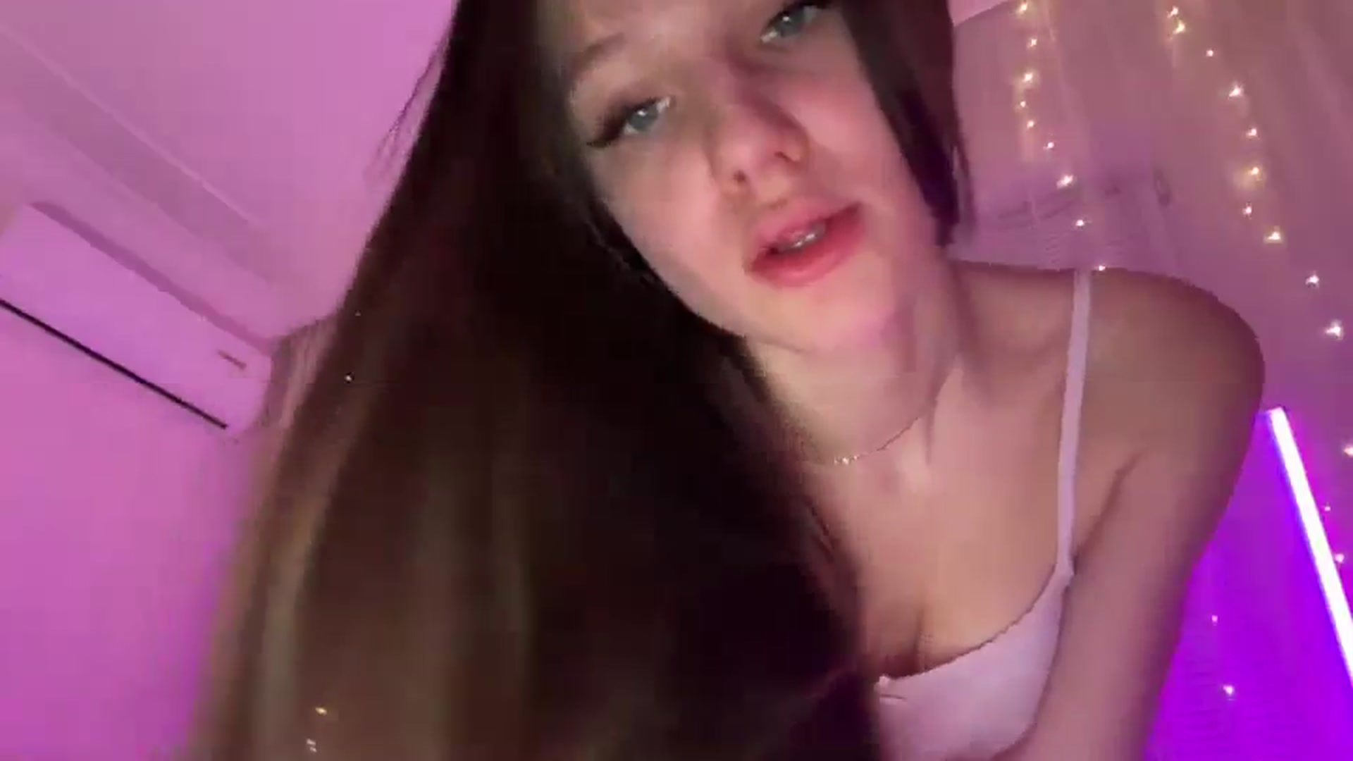 Gallery image thumbnail from MariRi's myfreecams stream on, 02/09/2026, 01:41 image 14 of 20