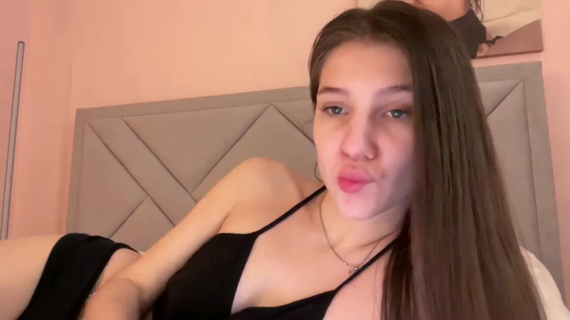 Gallery image thumbnail from MariRi's myfreecams stream on, 04/12/2026, 10:19 image 10 of 20