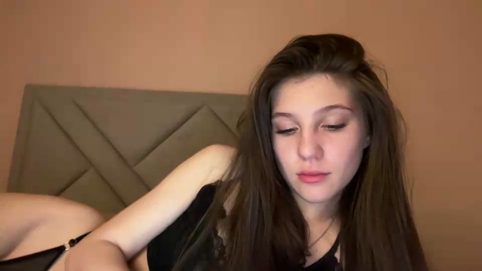 Gallery image thumbnail from MariRi's myfreecams stream on, 05/19/2026, 24:58 image 3 of 20