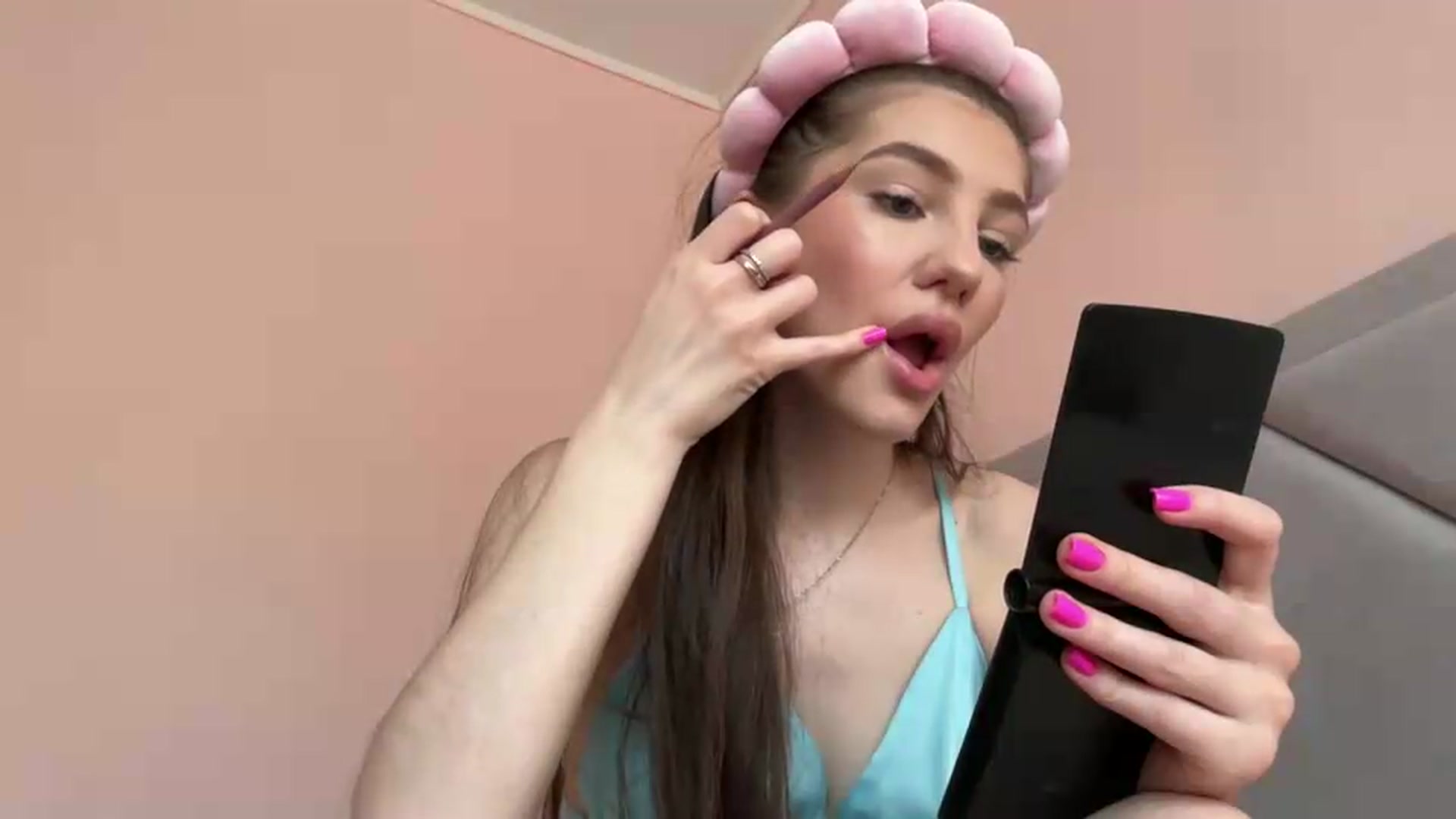 Gallery image thumbnail from MariRi's myfreecams stream on, 05/21/2026, 12:01 image 2 of 20