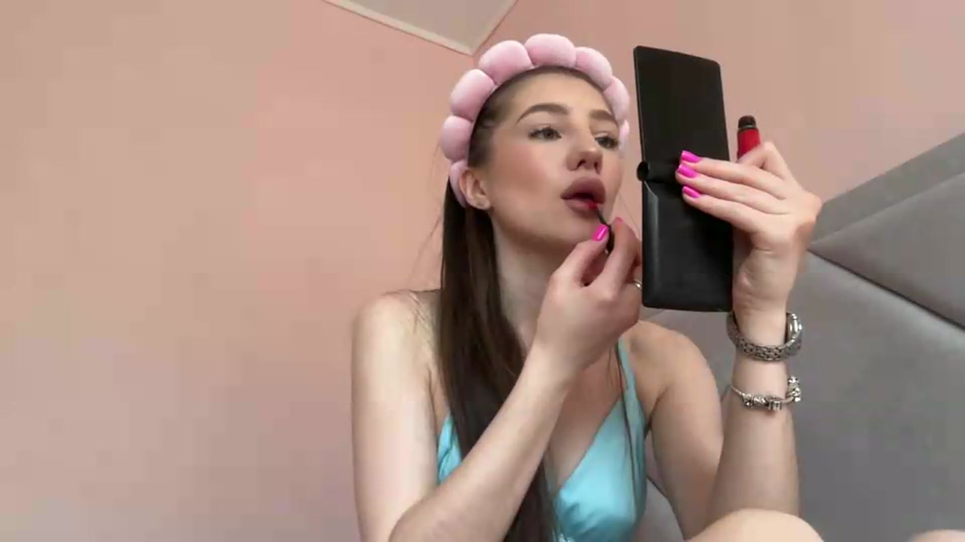 Gallery image thumbnail from MariRi's myfreecams stream on, 05/21/2026, 12:01 image 7 of 20