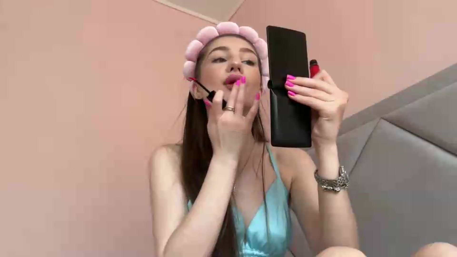 Gallery image thumbnail from MariRi's myfreecams stream on, 05/21/2026, 12:01 image 8 of 20
