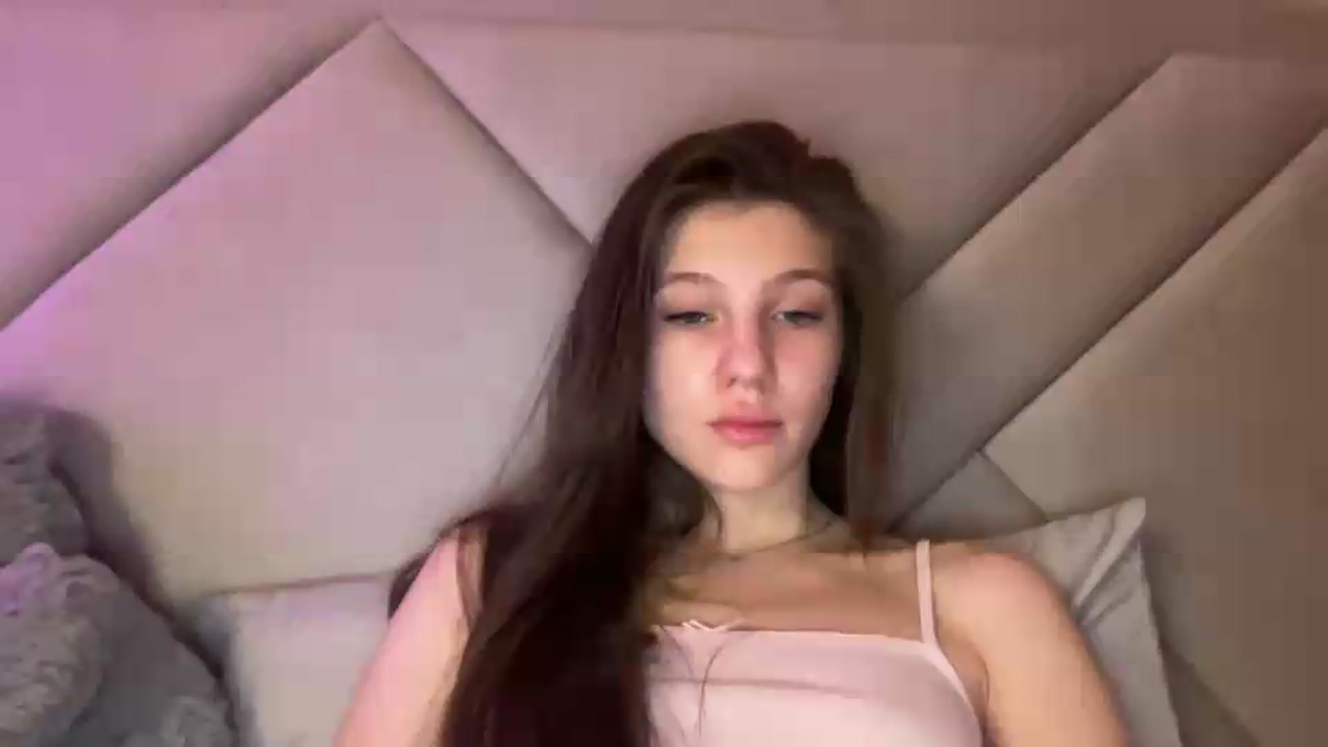 Gallery image thumbnail from MariRi's myfreecams stream on, 05/26/2026, 01:47 image 16 of 20