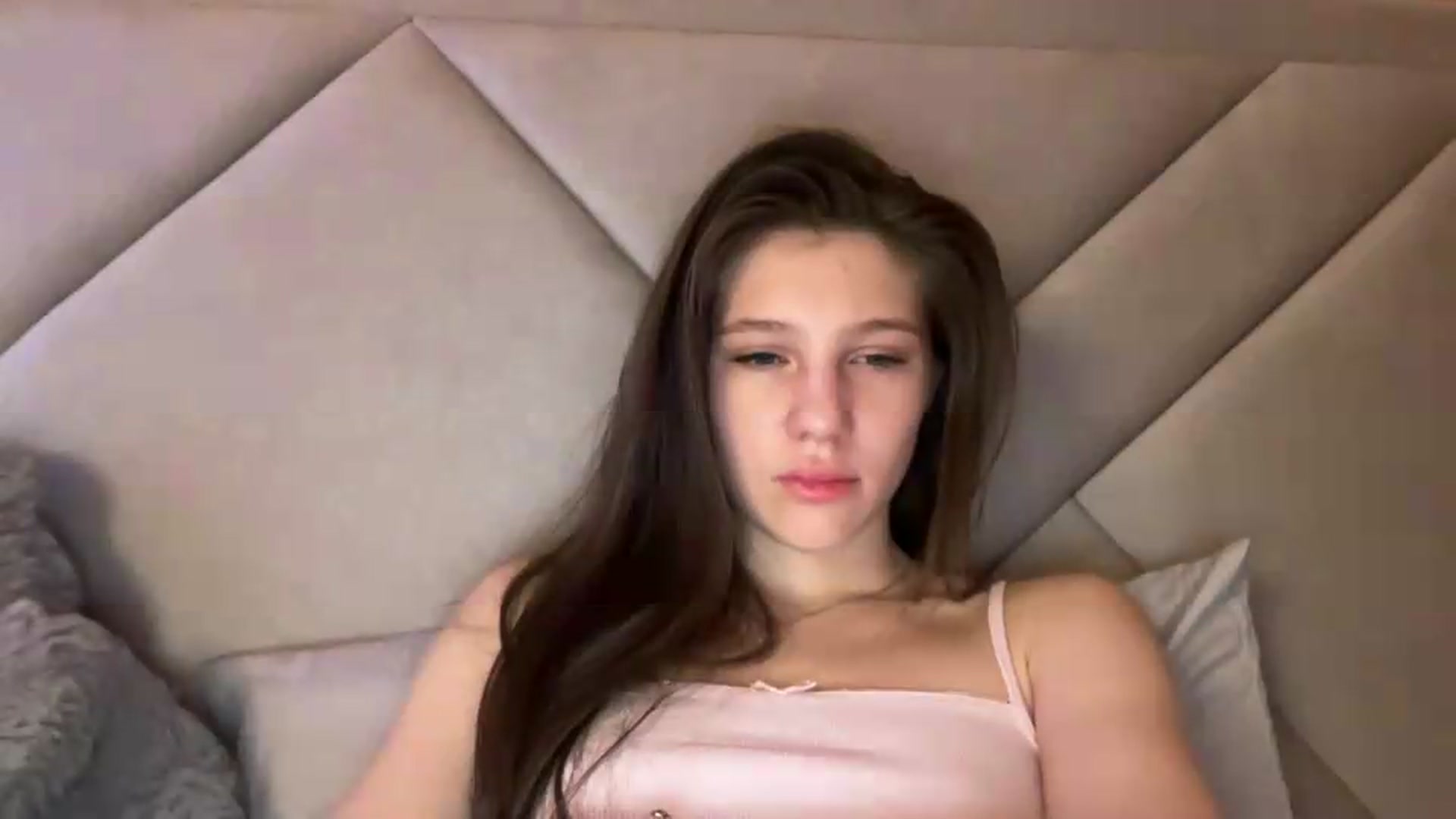 Gallery image thumbnail from MariRi's myfreecams stream on, 05/26/2026, 01:47 image 6 of 20