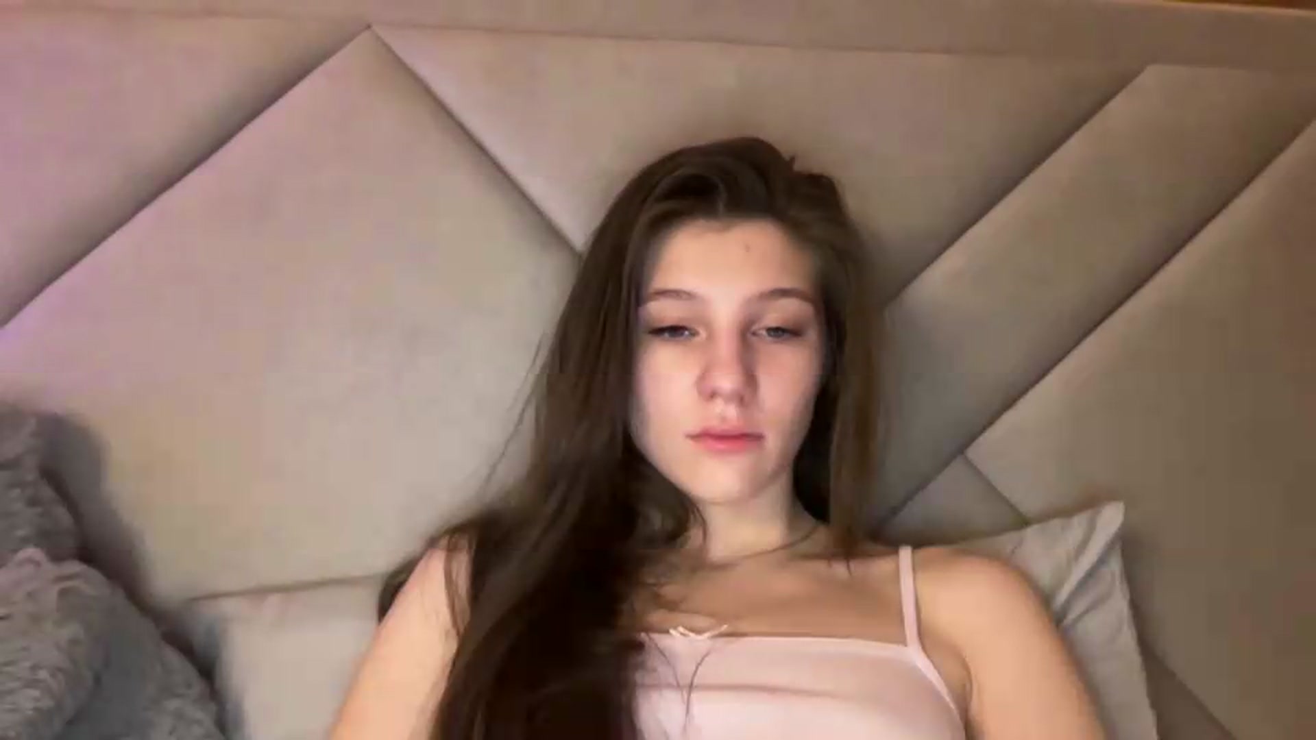 Gallery image thumbnail from MariRi's myfreecams stream on, 05/26/2026, 01:47 image 17 of 20