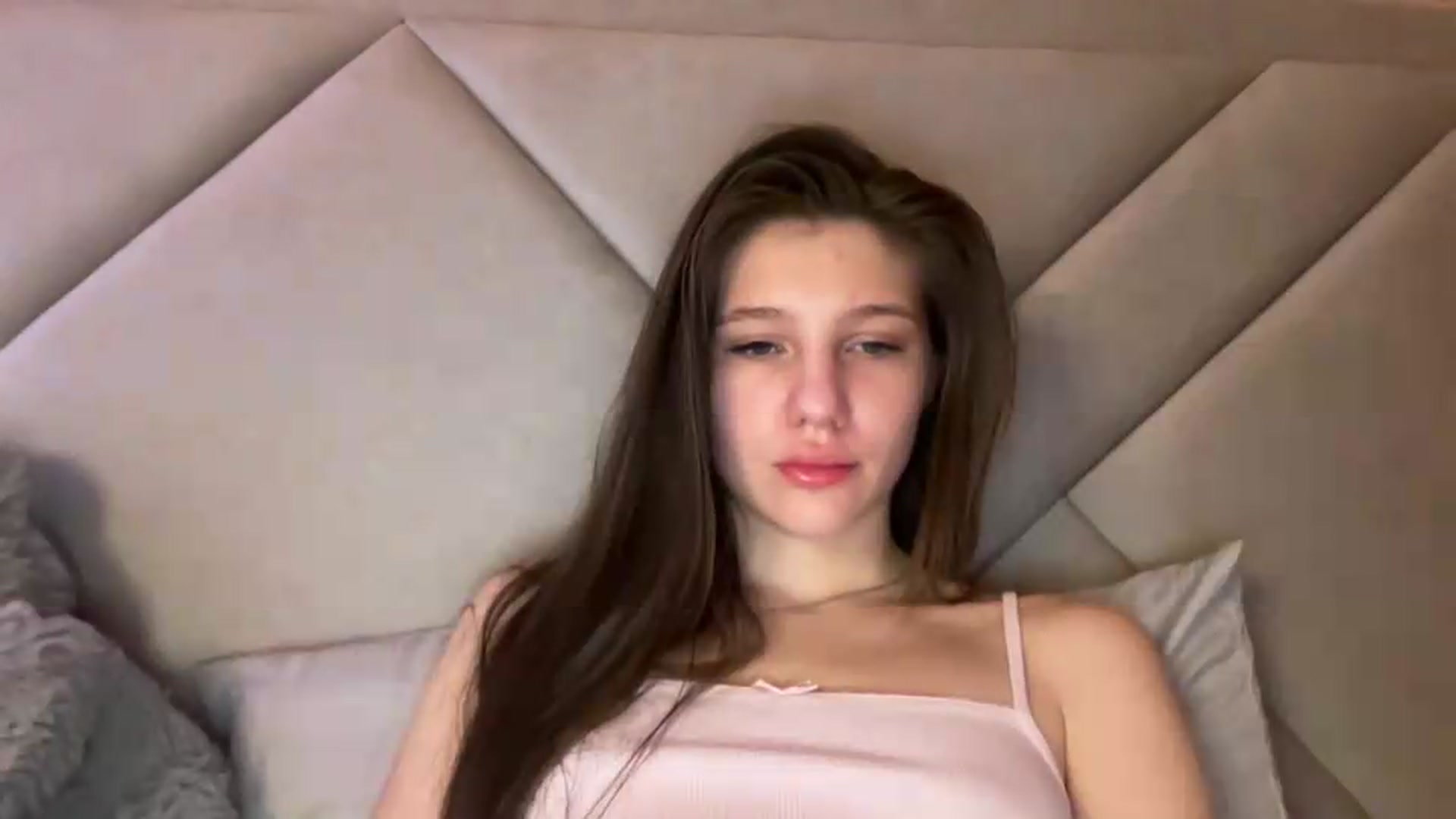 Gallery image thumbnail from MariRi's myfreecams stream on, 05/26/2026, 01:47 image 8 of 20