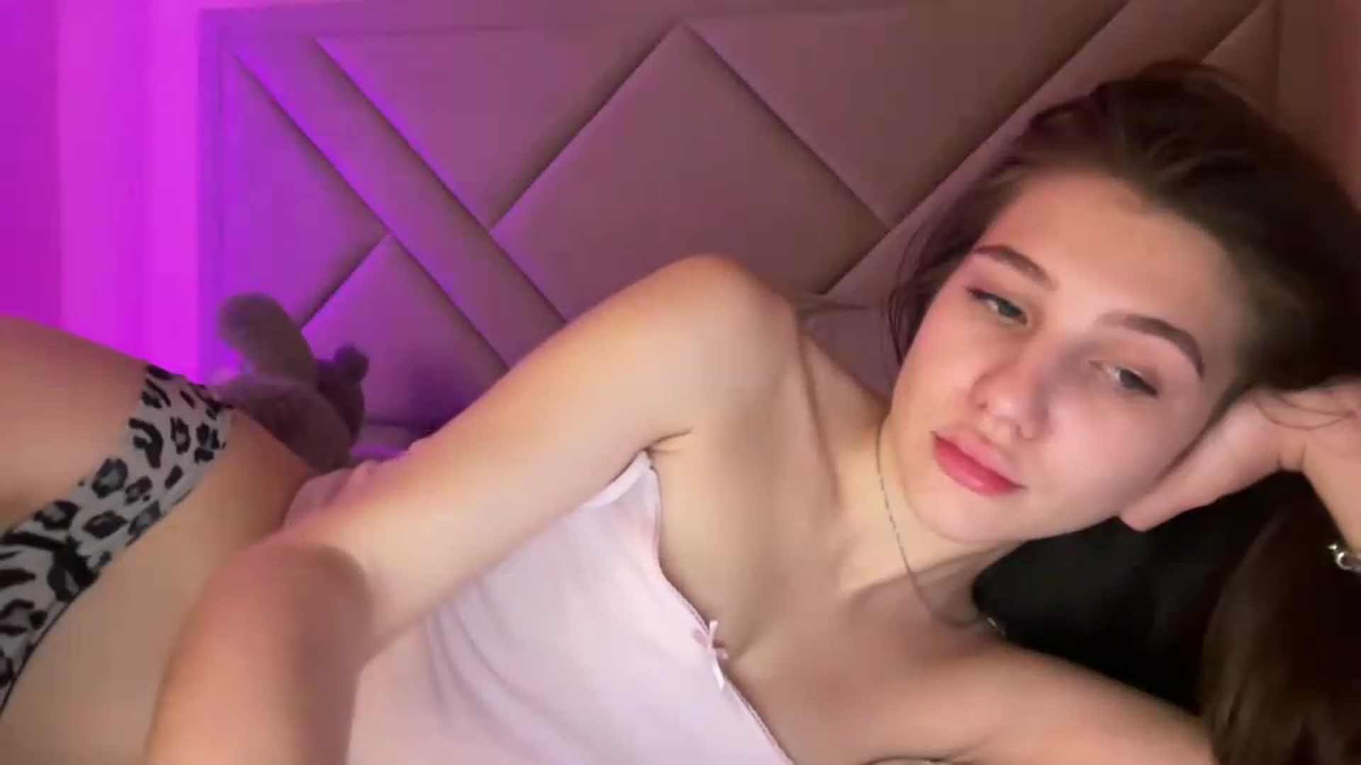 Gallery image thumbnail from MariRi's myfreecams stream on, 05/29/2026, 01:20 image 2 of 20