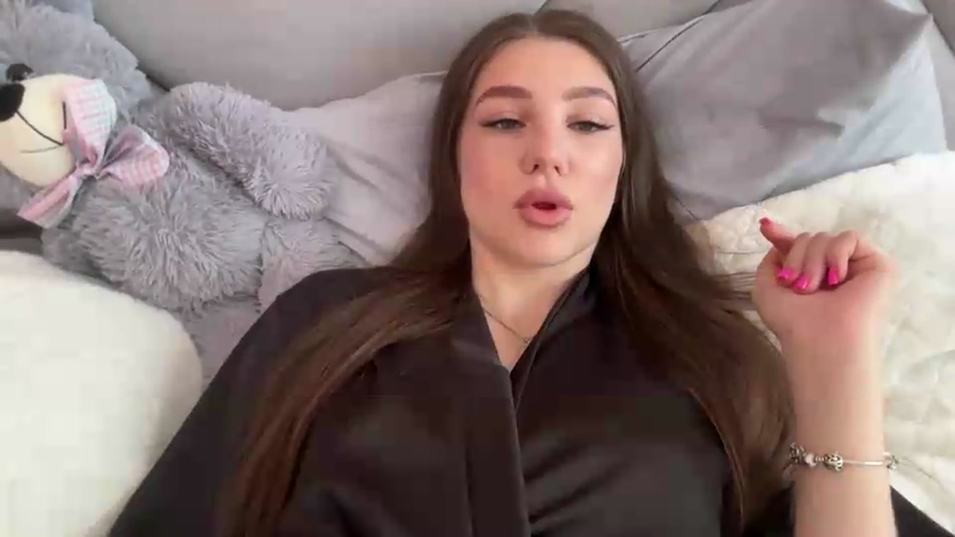 Gallery image thumbnail from MariRi's myfreecams stream on, 06/01/2026, 09:42 image 17 of 20