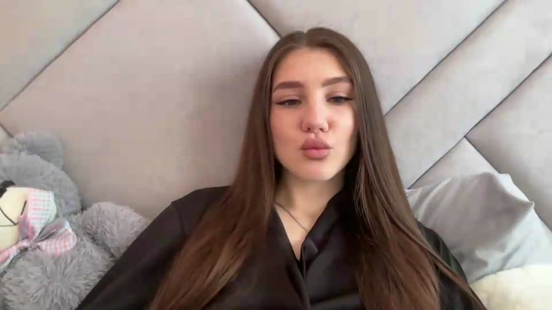 Gallery image thumbnail from MariRi's myfreecams stream on, 06/01/2026, 09:42 image 7 of 20