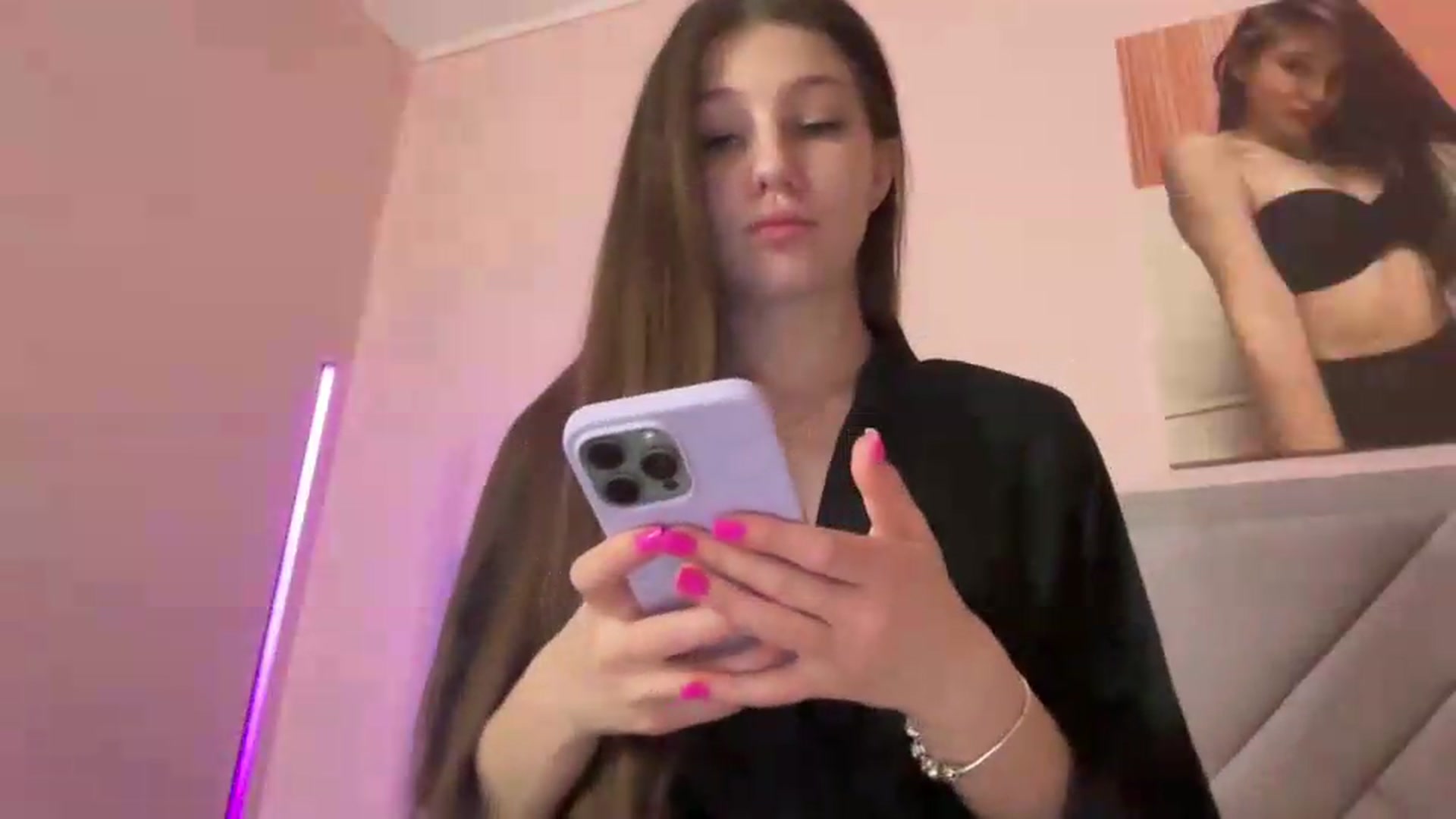Gallery image thumbnail from MariRi's myfreecams stream on, 06/03/2026, 18:33 image 7 of 20