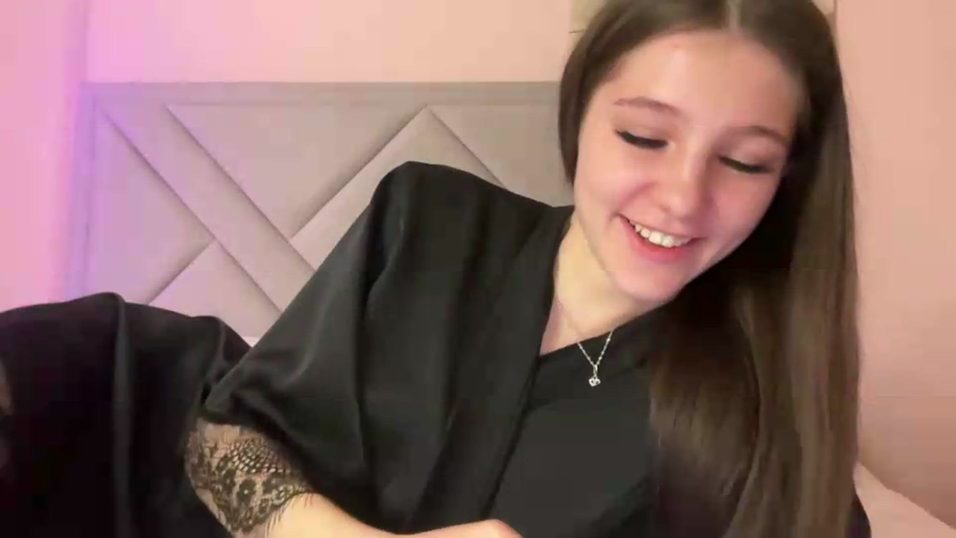 Gallery image thumbnail from MariRi's myfreecams stream on, 06/03/2026, 18:33 image 11 of 20