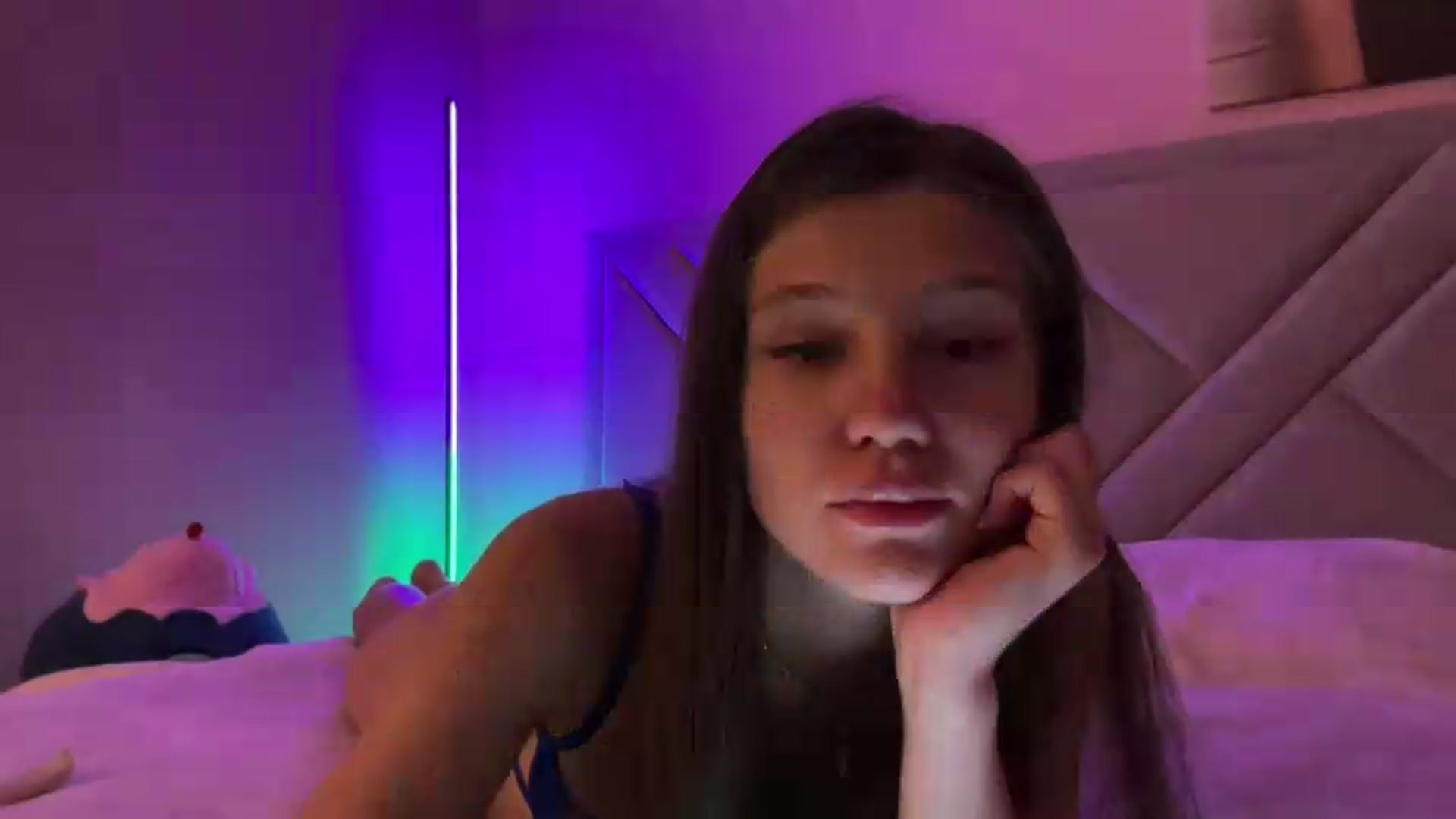 Gallery image thumbnail from MariRi's myfreecams stream on, 06/24/2026, 24:14 image 12 of 20