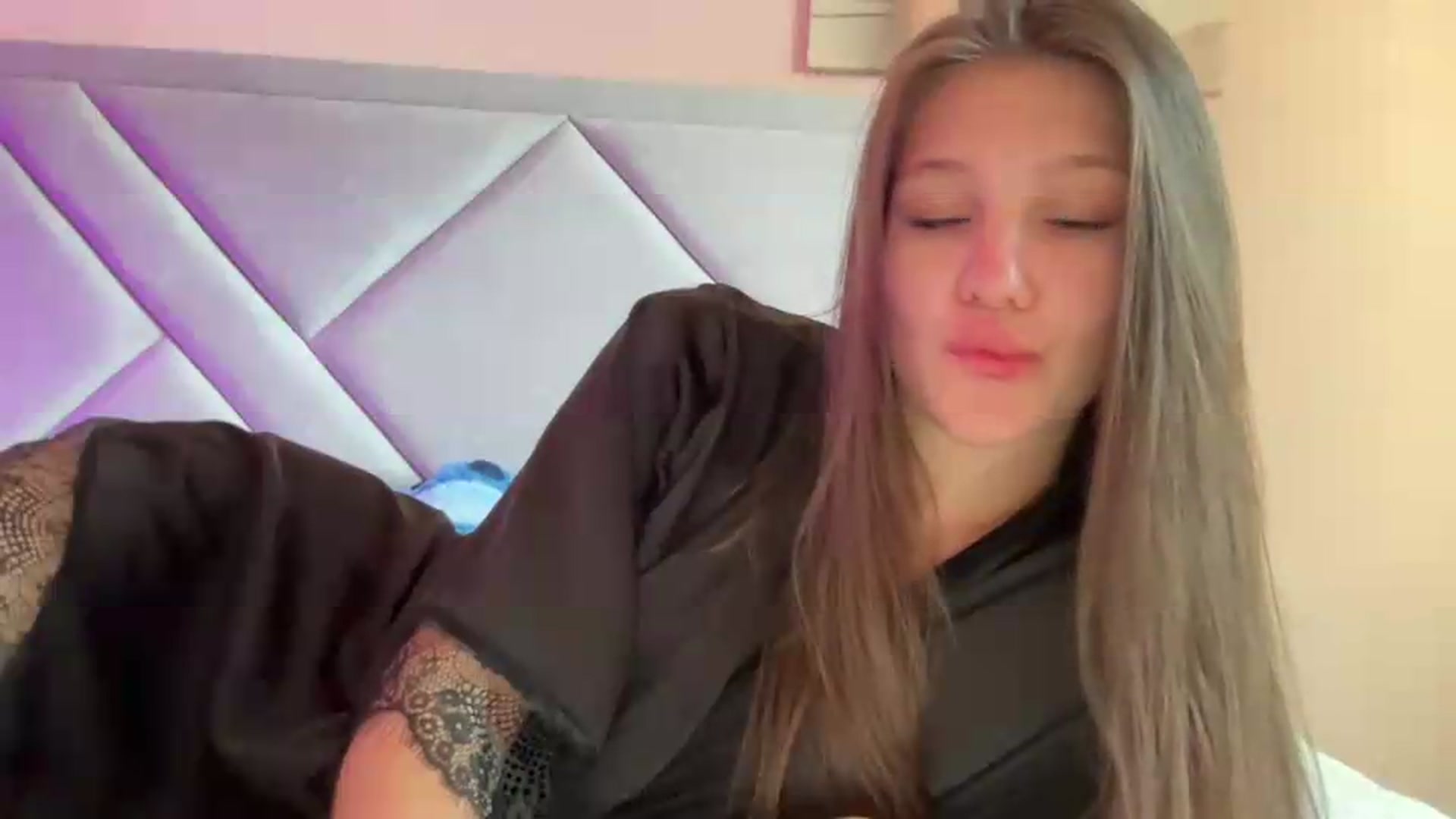 Gallery image thumbnail from MariRi's myfreecams stream on, 06/24/2026, 04:19 image 12 of 20