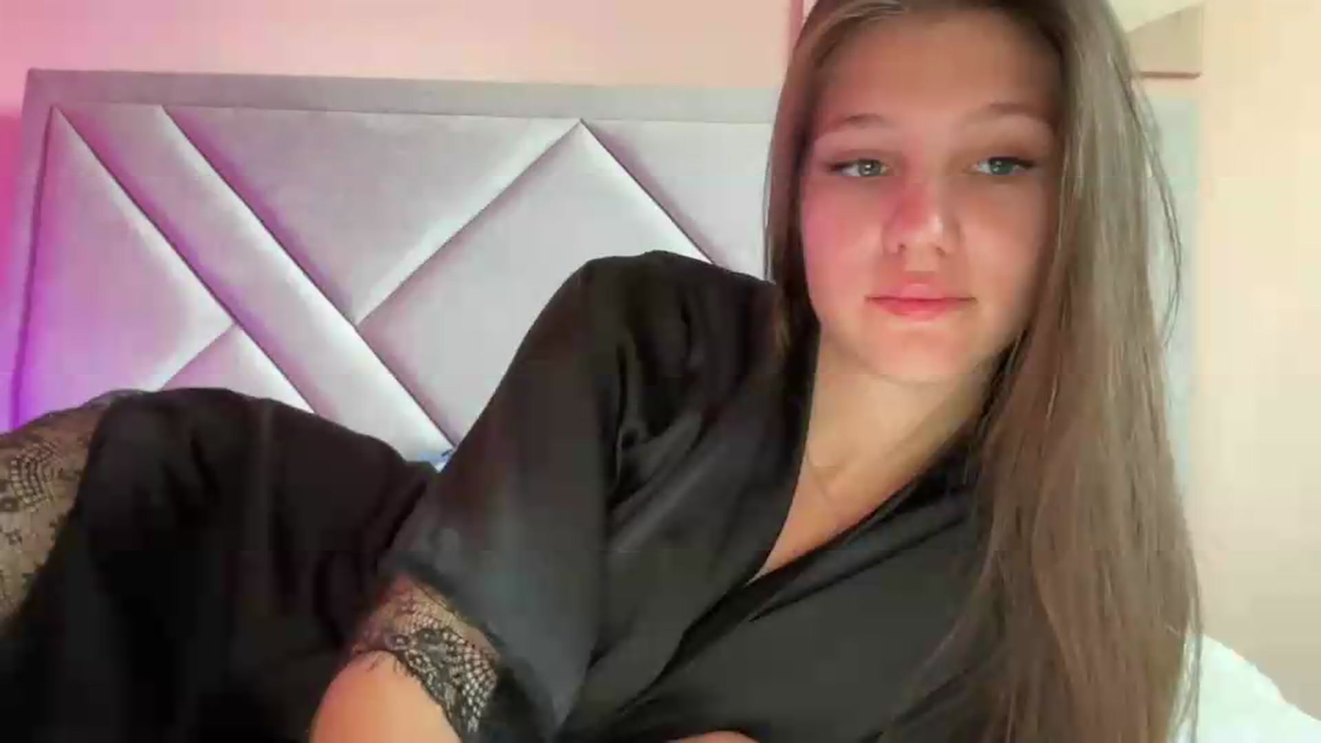 Gallery image thumbnail from MariRi's myfreecams stream on, 06/24/2026, 04:19 image 11 of 20