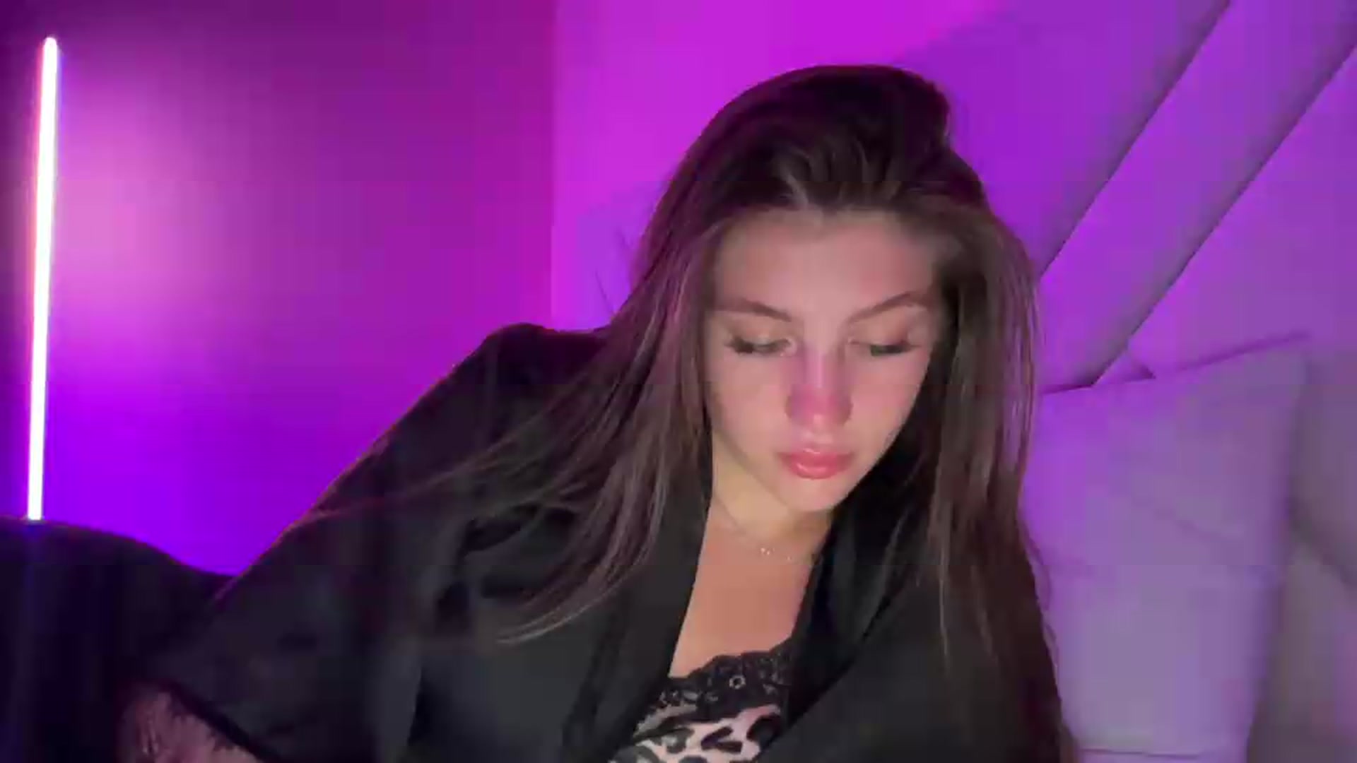 Gallery image thumbnail from MariRi's myfreecams stream on, 06/25/2026, 24:01 image 13 of 20
