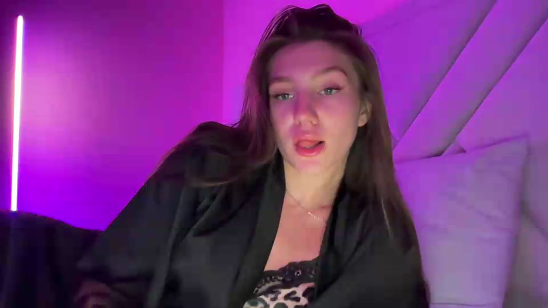Gallery image thumbnail from MariRi's myfreecams stream on, 06/25/2026, 24:01 image 12 of 20