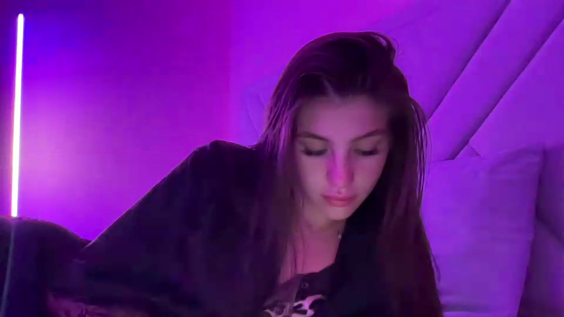 Gallery image thumbnail from MariRi's myfreecams stream on, 06/25/2026, 24:01 image 17 of 20