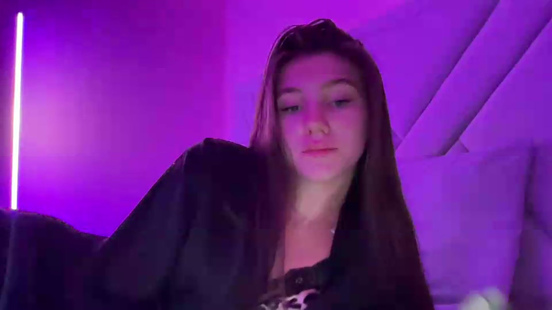 Gallery image thumbnail from MariRi's myfreecams stream on, 06/25/2026, 24:01 image 19 of 20