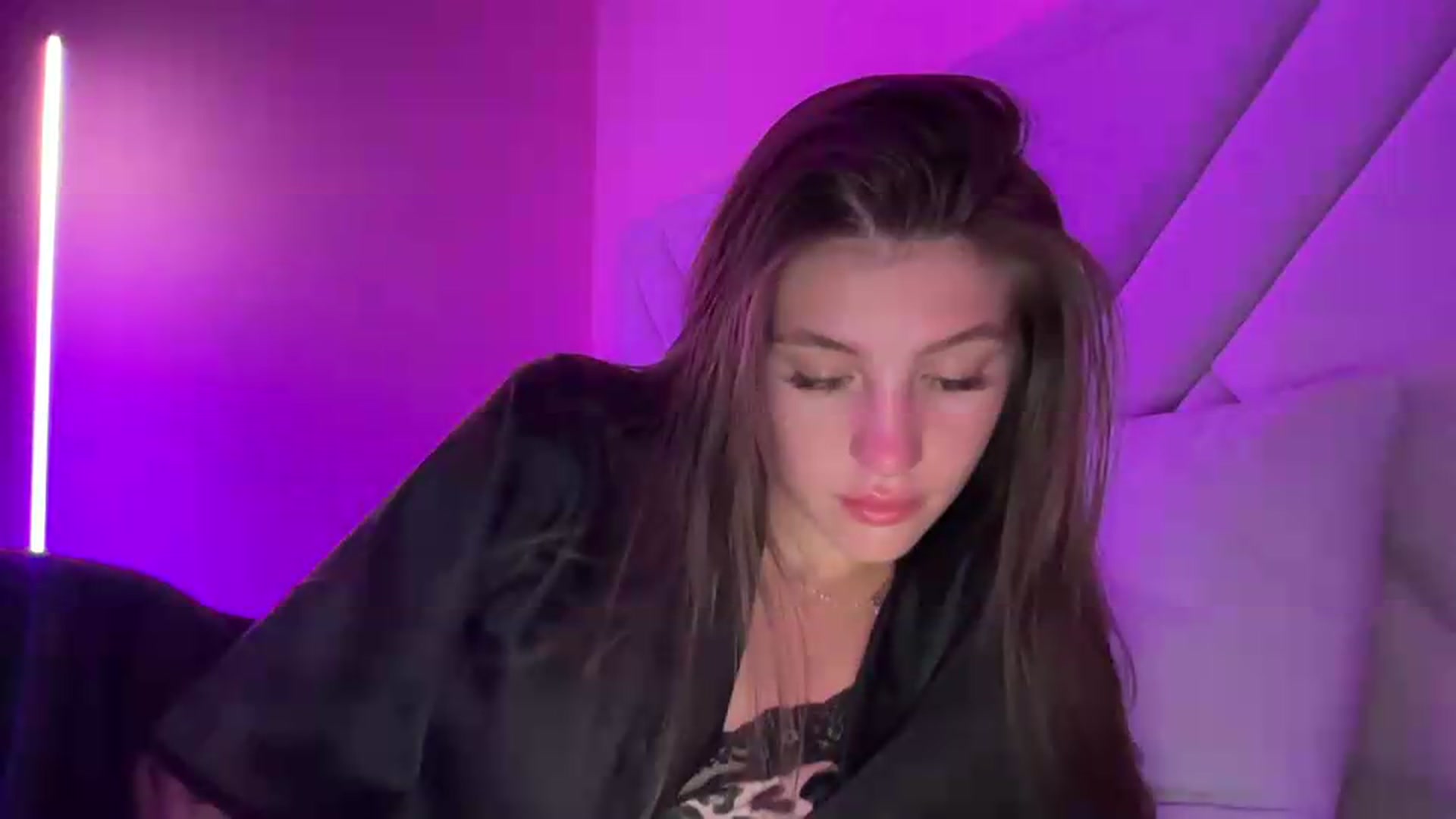 Gallery image thumbnail from MariRi's myfreecams stream on, 06/25/2026, 24:01 image 15 of 20